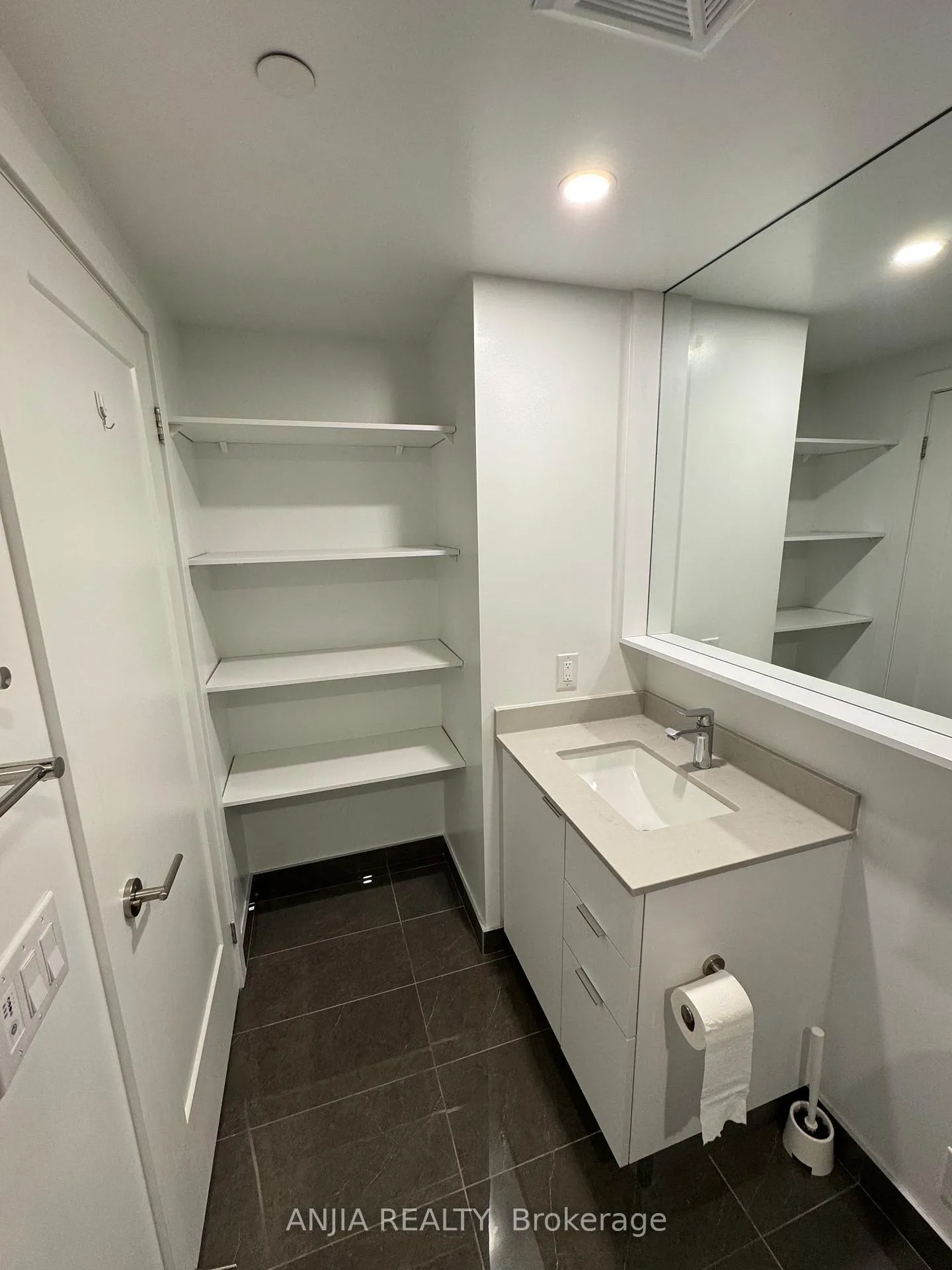 Photo 6 of Unit 822, 9 Clegg Road, Markham, Unionville — HOMEH