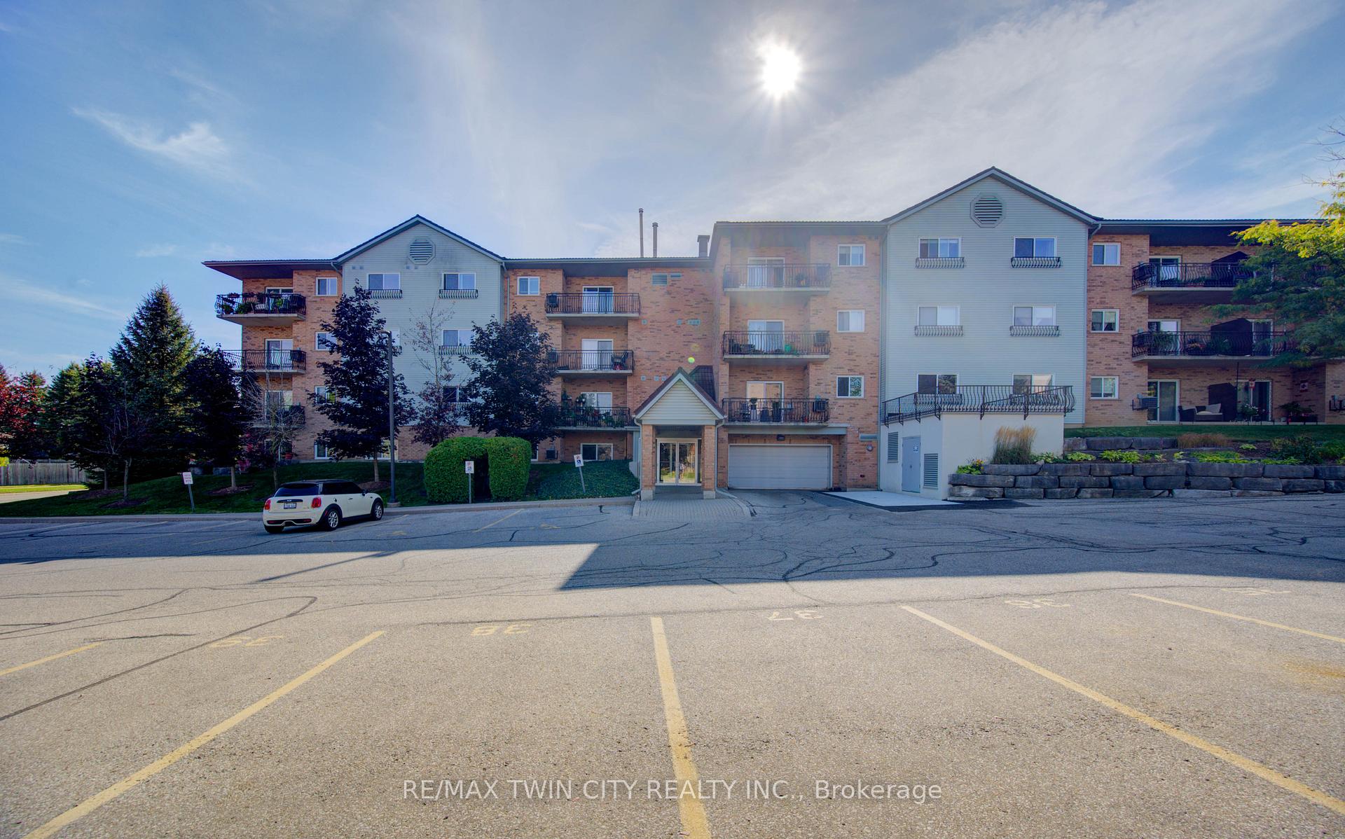 Photo 3 of Unit 402, 345 Briarmeadow Drive, Kitchener — HOMEH