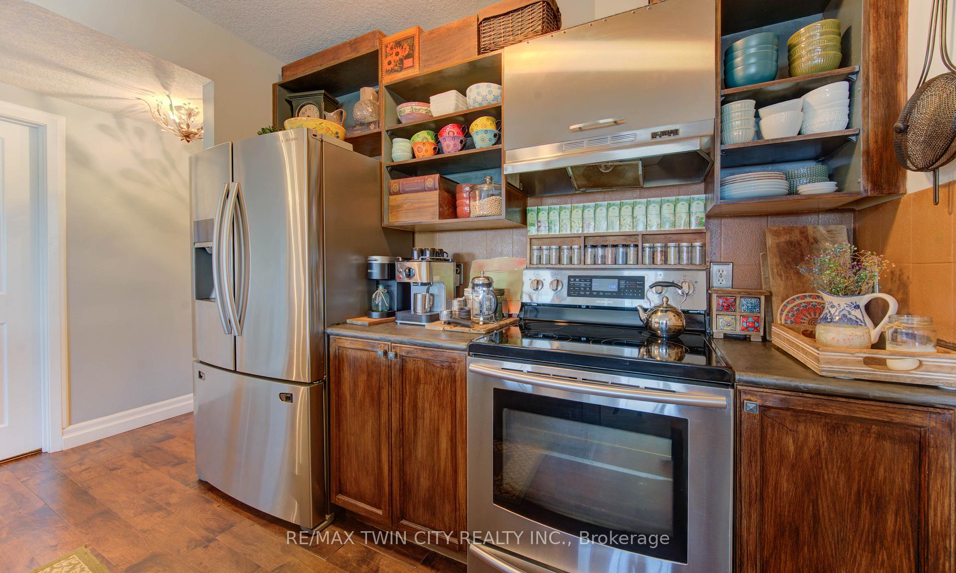 Photo 13 of Unit 402, 345 Briarmeadow Drive, Kitchener — HOMEH