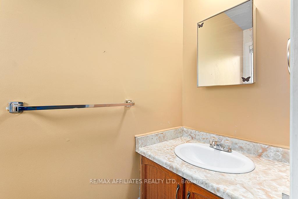 Photo 3 of 1911 Simard Drive, Ottawa, Chateauneuf — HOMEH