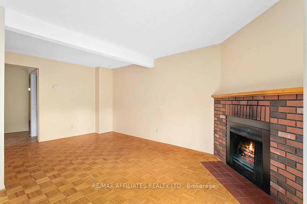 Photo 5 of 1911 Simard Drive, Ottawa, Chateauneuf — HOMEH