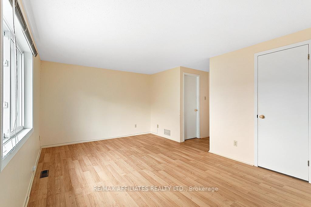 Photo 12 of 1911 Simard Drive, Ottawa, Chateauneuf — HOMEH