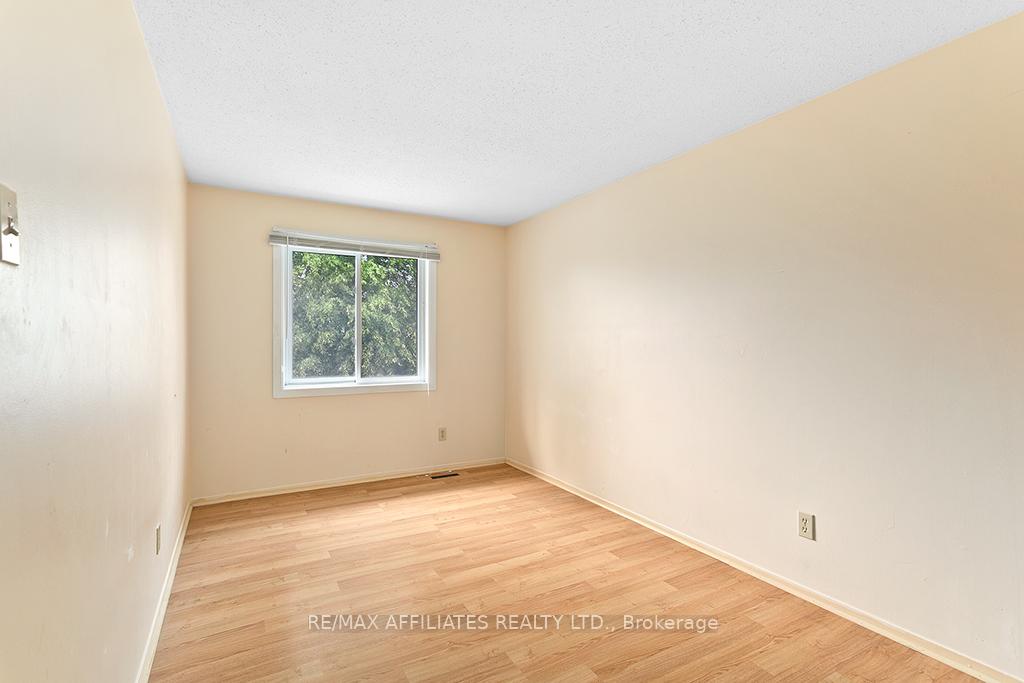 Photo 16 of 1911 Simard Drive, Ottawa, Chateauneuf — HOMEH