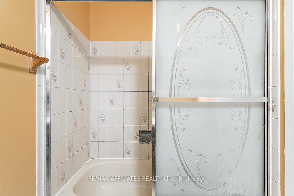 Photo 18 of 1911 Simard Drive, Ottawa, Chateauneuf — HOMEH