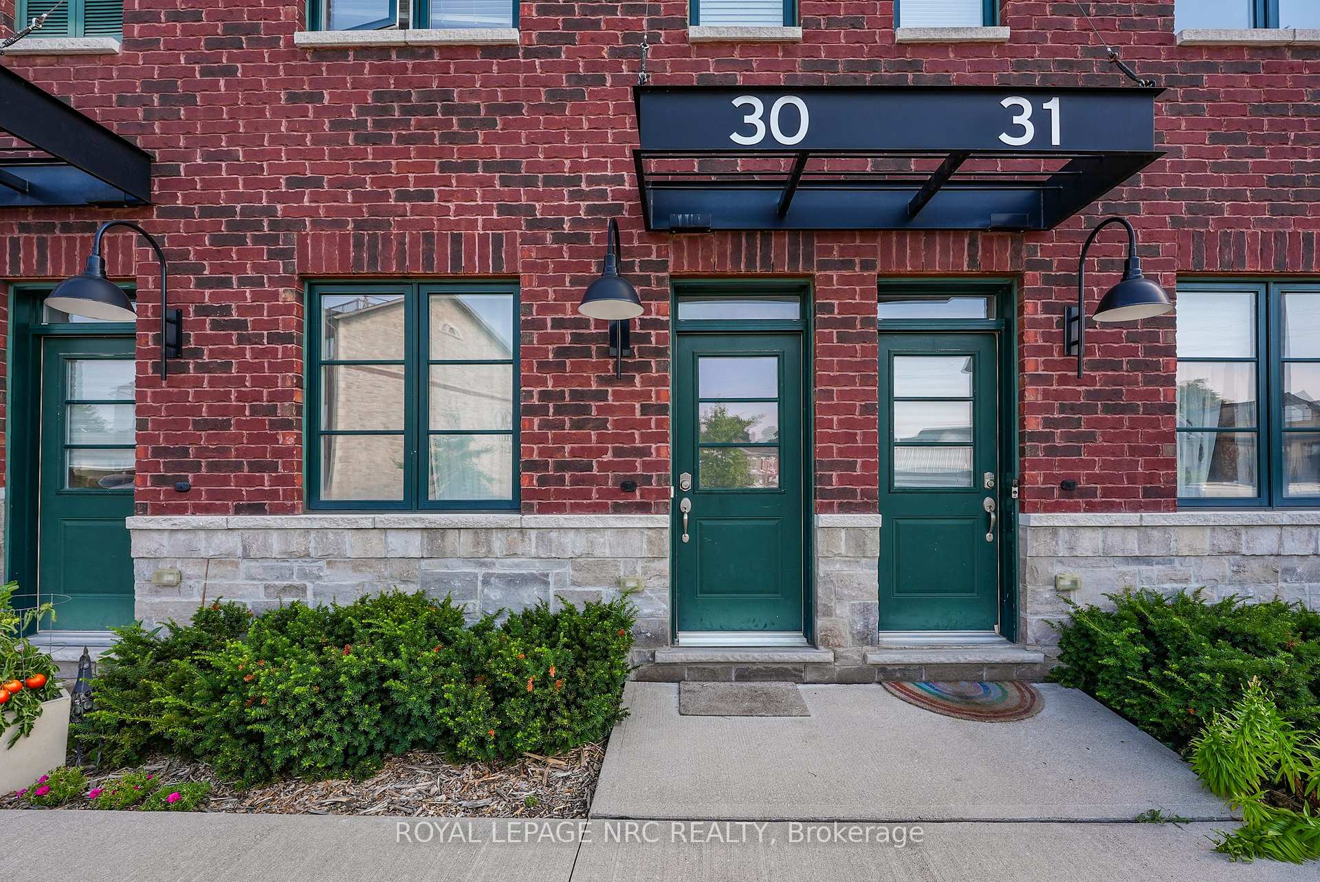 Photo 4 of Unit 30, 290 Barton Street W, Hamilton, Strathcona — HOMEH