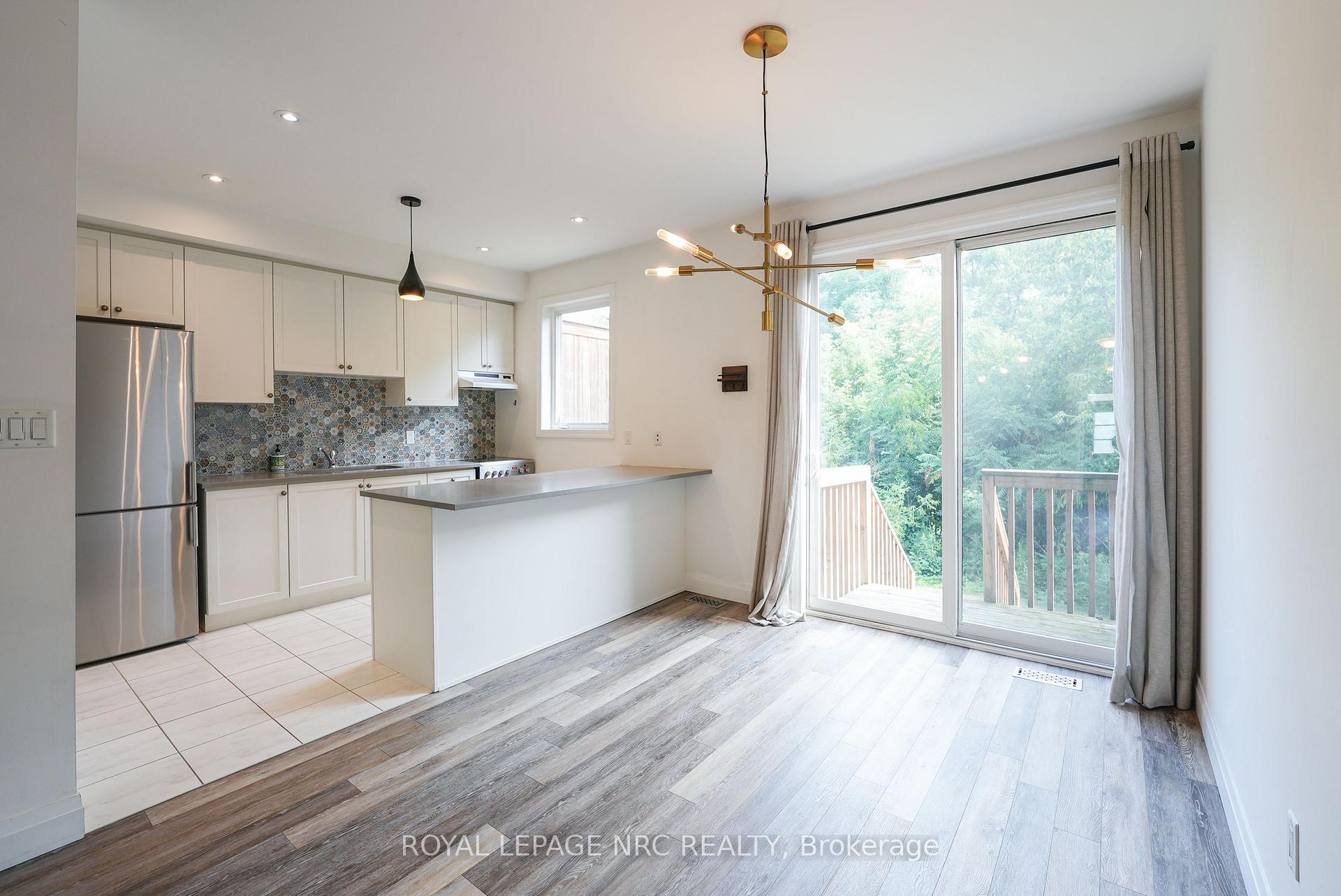 Photo 8 of Unit 30, 290 Barton Street W, Hamilton, Strathcona — HOMEH