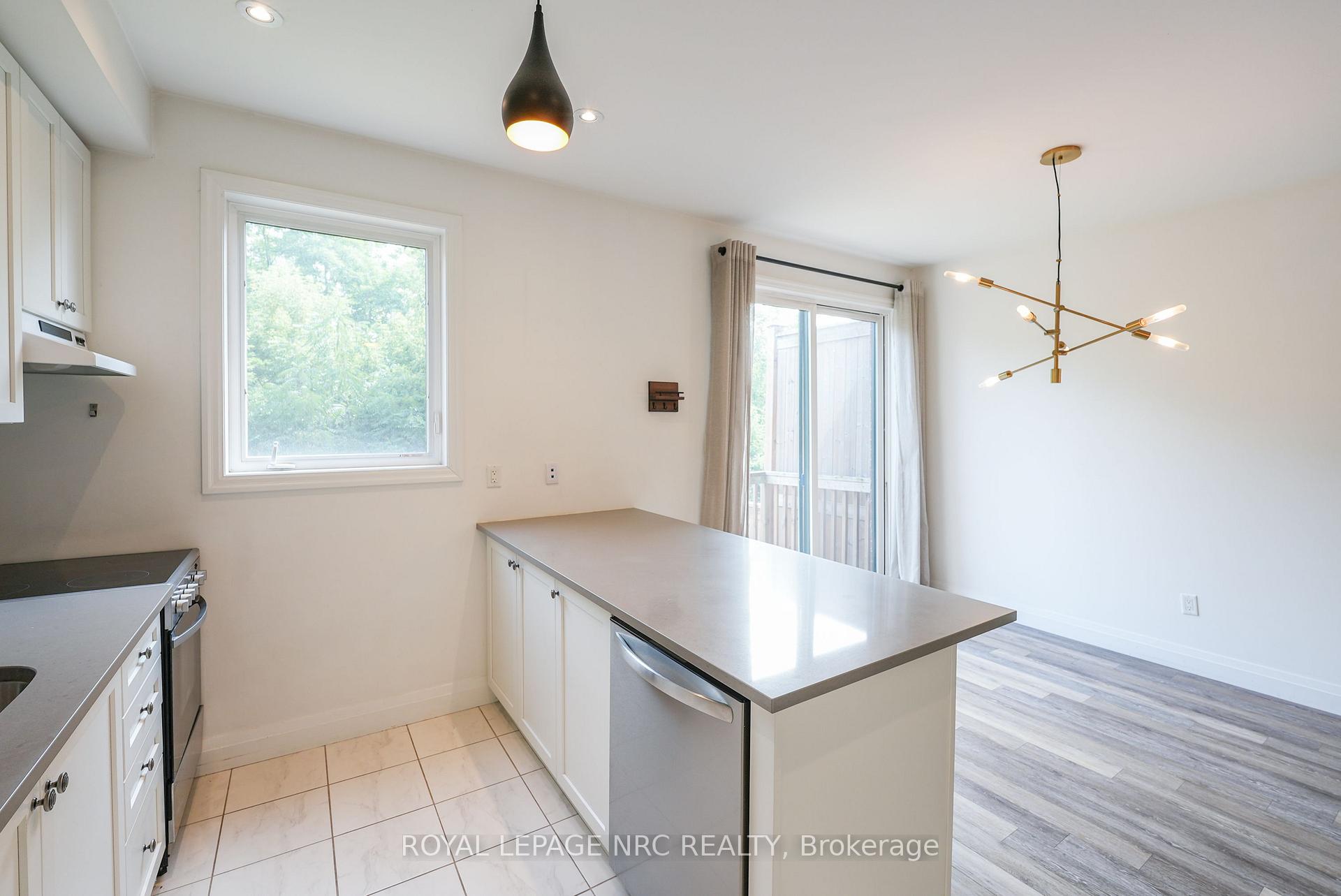 Photo 10 of Unit 30, 290 Barton Street W, Hamilton, Strathcona — HOMEH