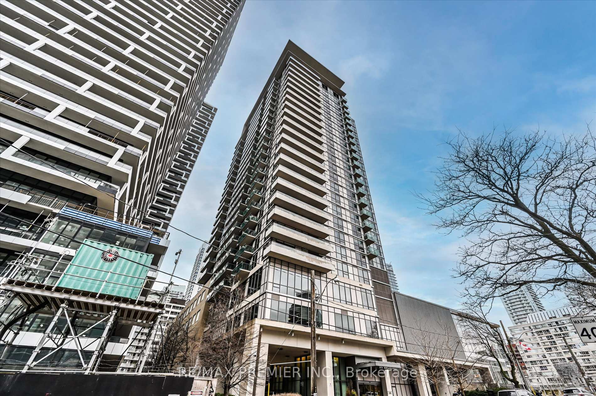 Front of Unit 1002, 25 Broadway Avenue