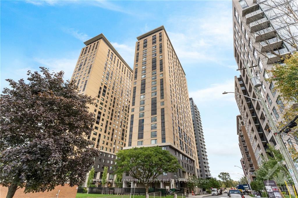 Front of Unit 2807, 105 Champagne Avenue S
