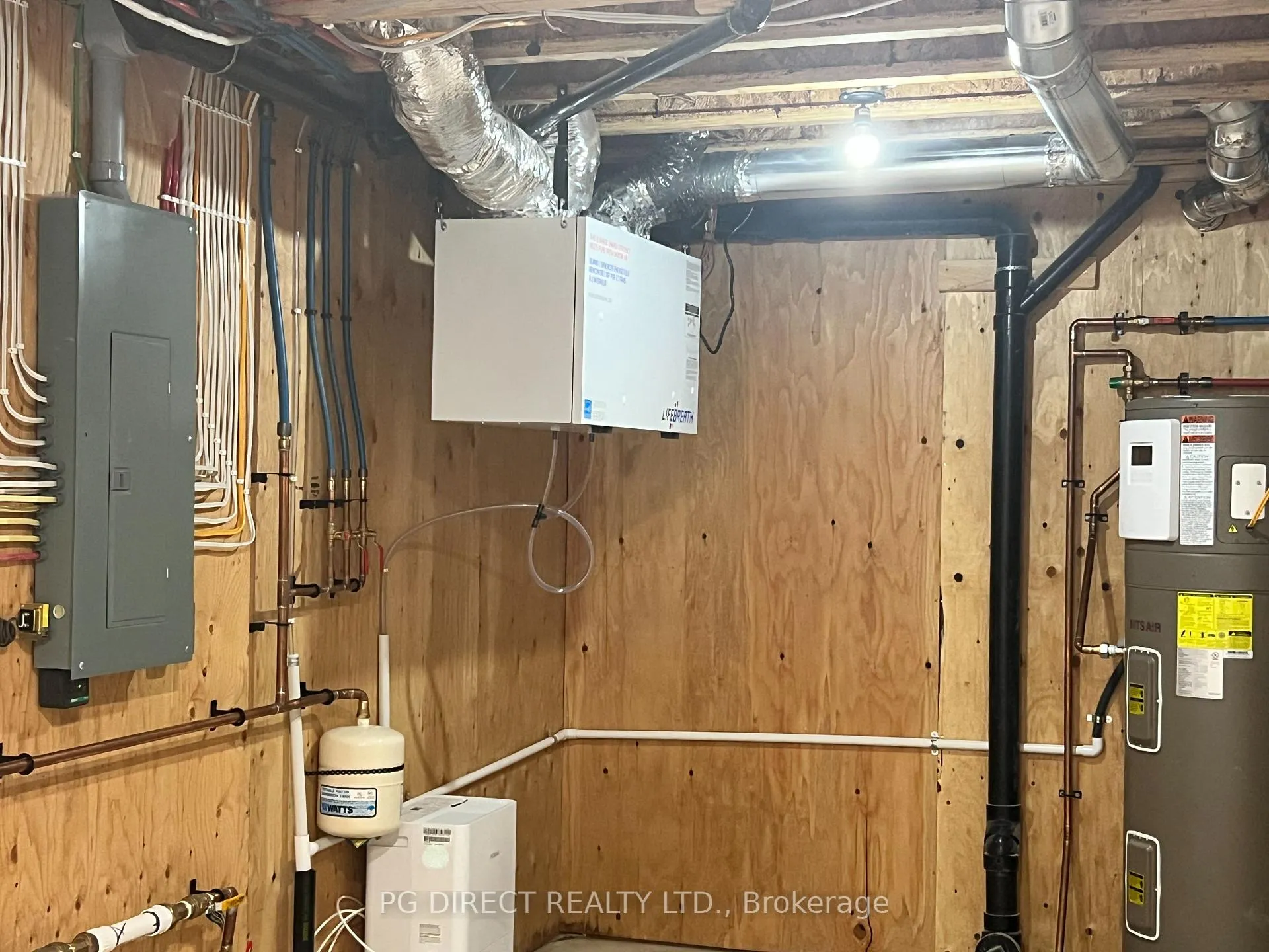 Photo 20 of 237 Bethune Crescent, Goderich, Goderich (Town) — HOMEH