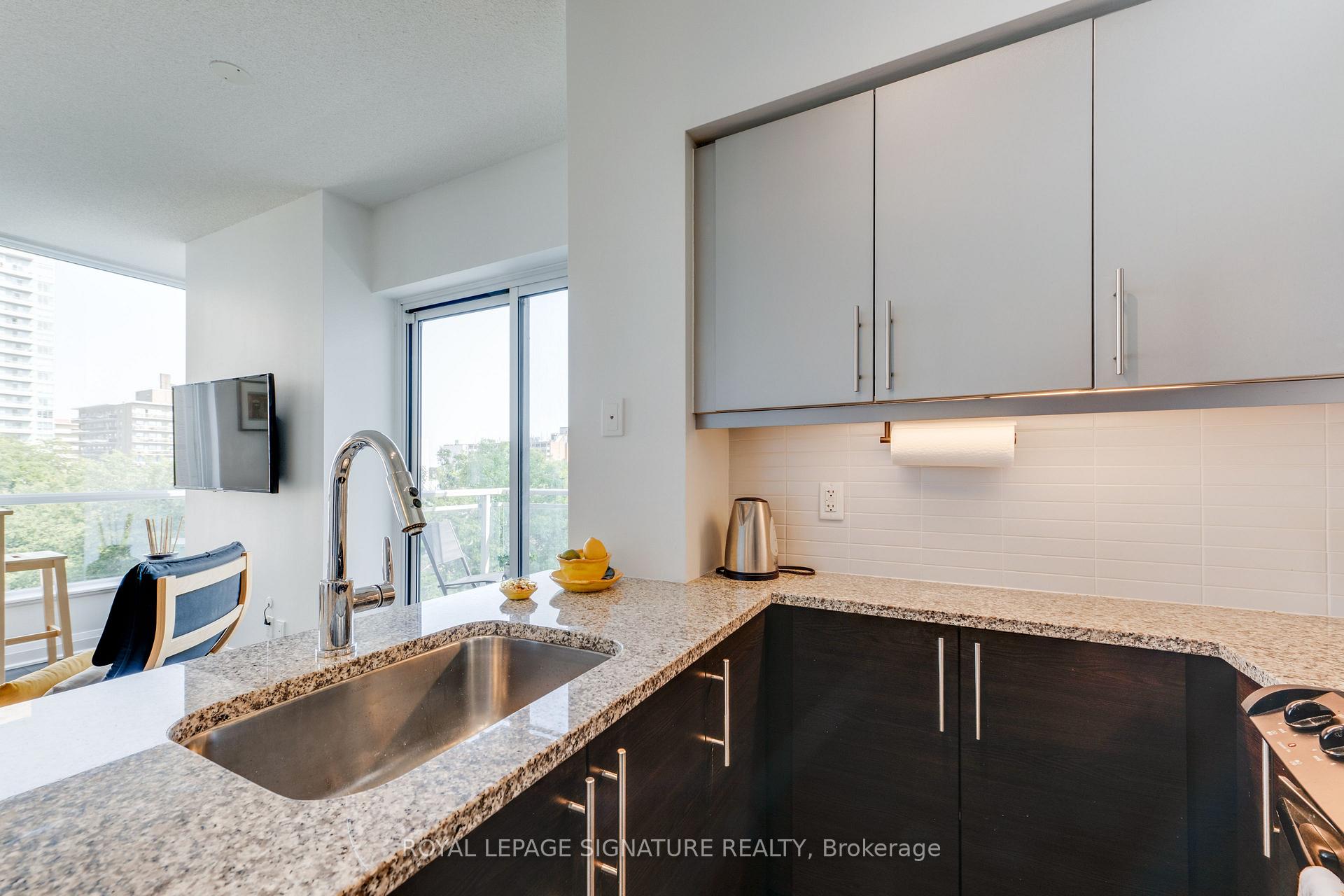 Photo 4 of Unit 402, 83 Redpath Avenue, Toronto, Mount Pleasant West — HOMEH