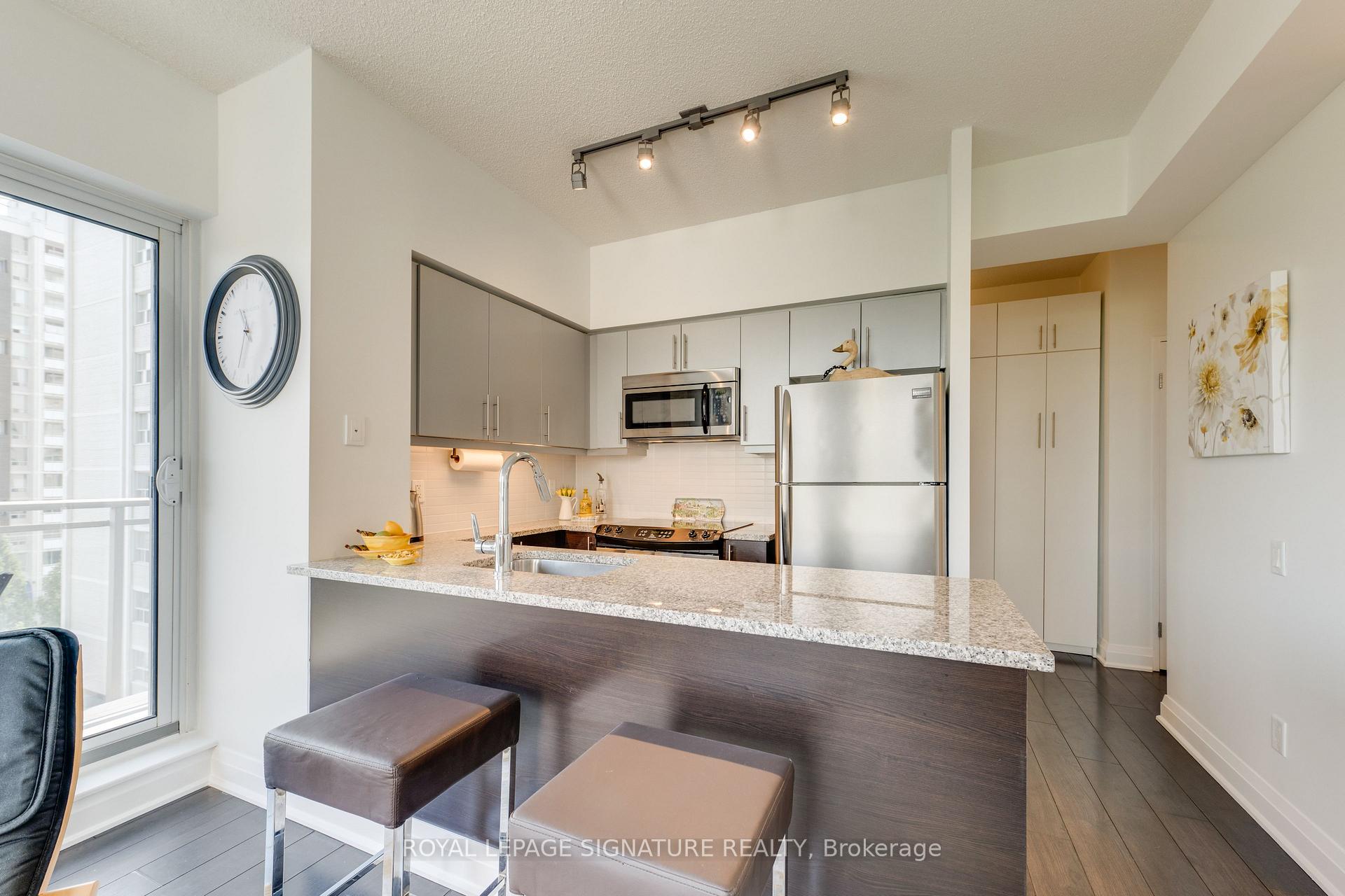 Photo 6 of Unit 402, 83 Redpath Avenue, Toronto, Mount Pleasant West — HOMEH