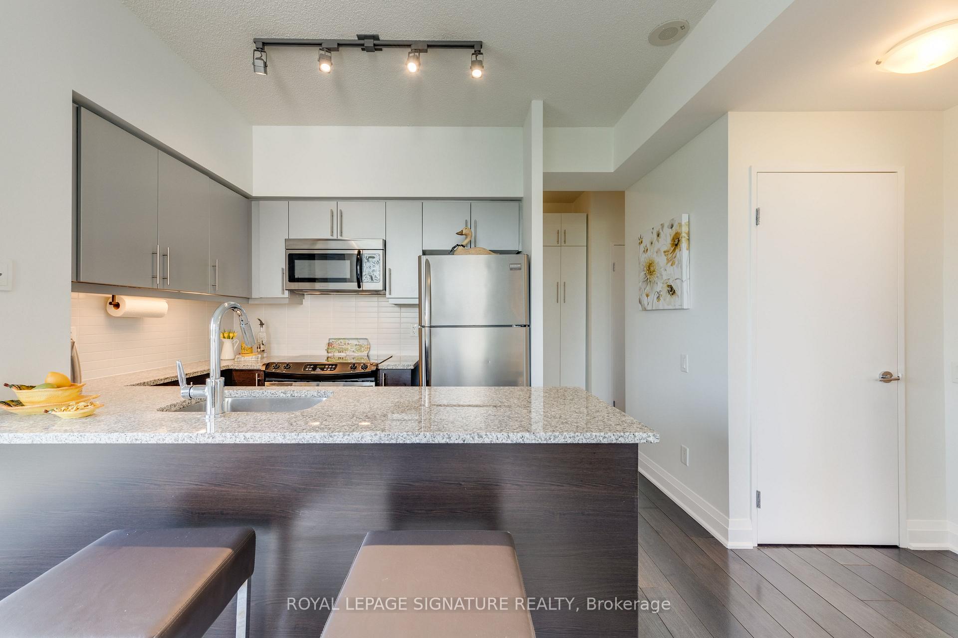 Photo 5 of Unit 402, 83 Redpath Avenue, Toronto, Mount Pleasant West — HOMEH