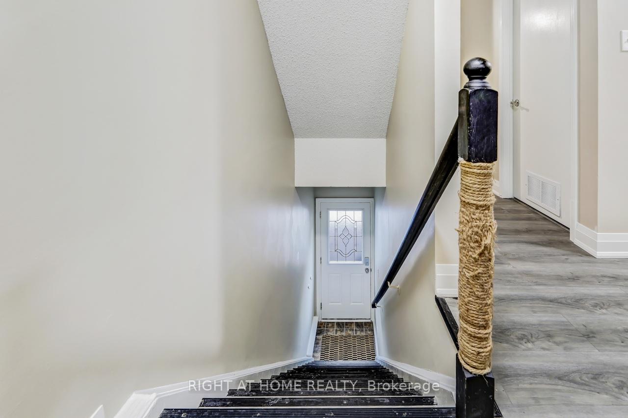 Photo 4 of Unit 54, 508 Essa Road, Barrie, Holly — HOMEH