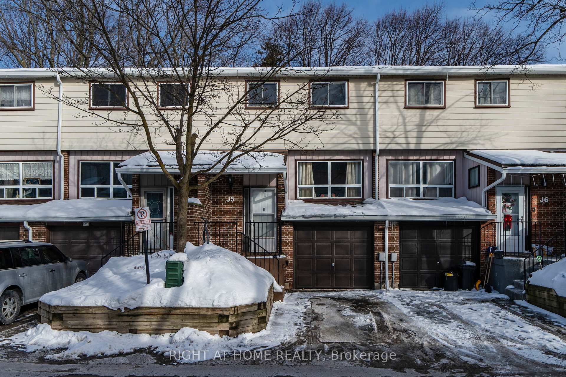 Photo 1 of Unit J5, 63 Ferris Lane, Barrie, Cundles East — HOMEH