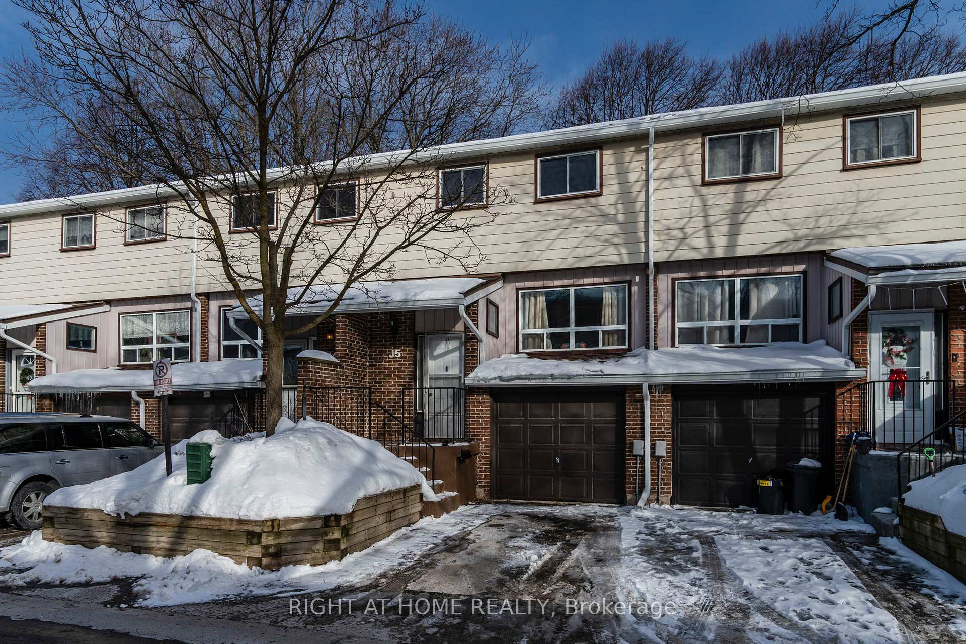 Photo 2 of Unit J5, 63 Ferris Lane, Barrie, Cundles East — HOMEH