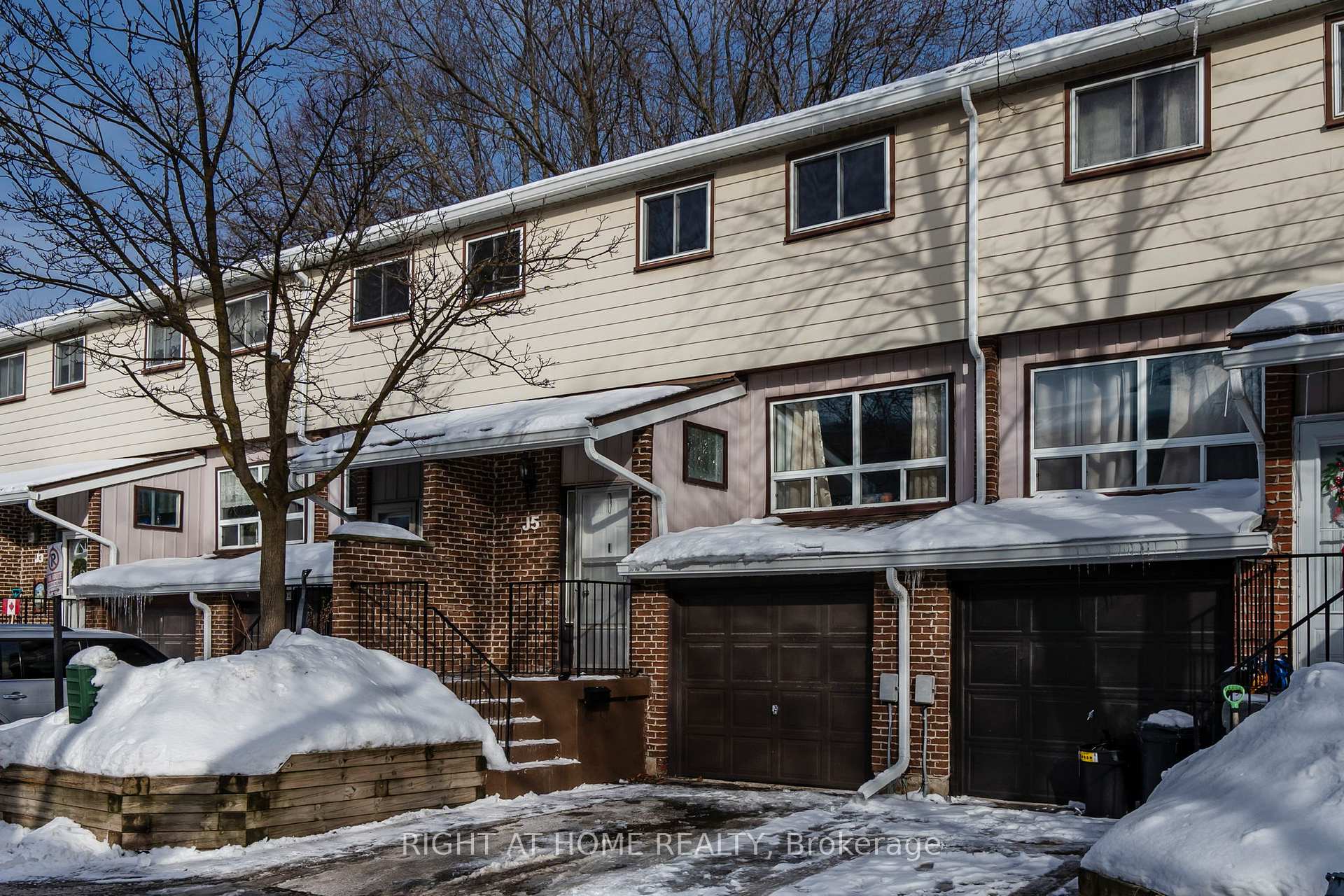 Photo 3 of Unit J5, 63 Ferris Lane, Barrie, Cundles East — HOMEH