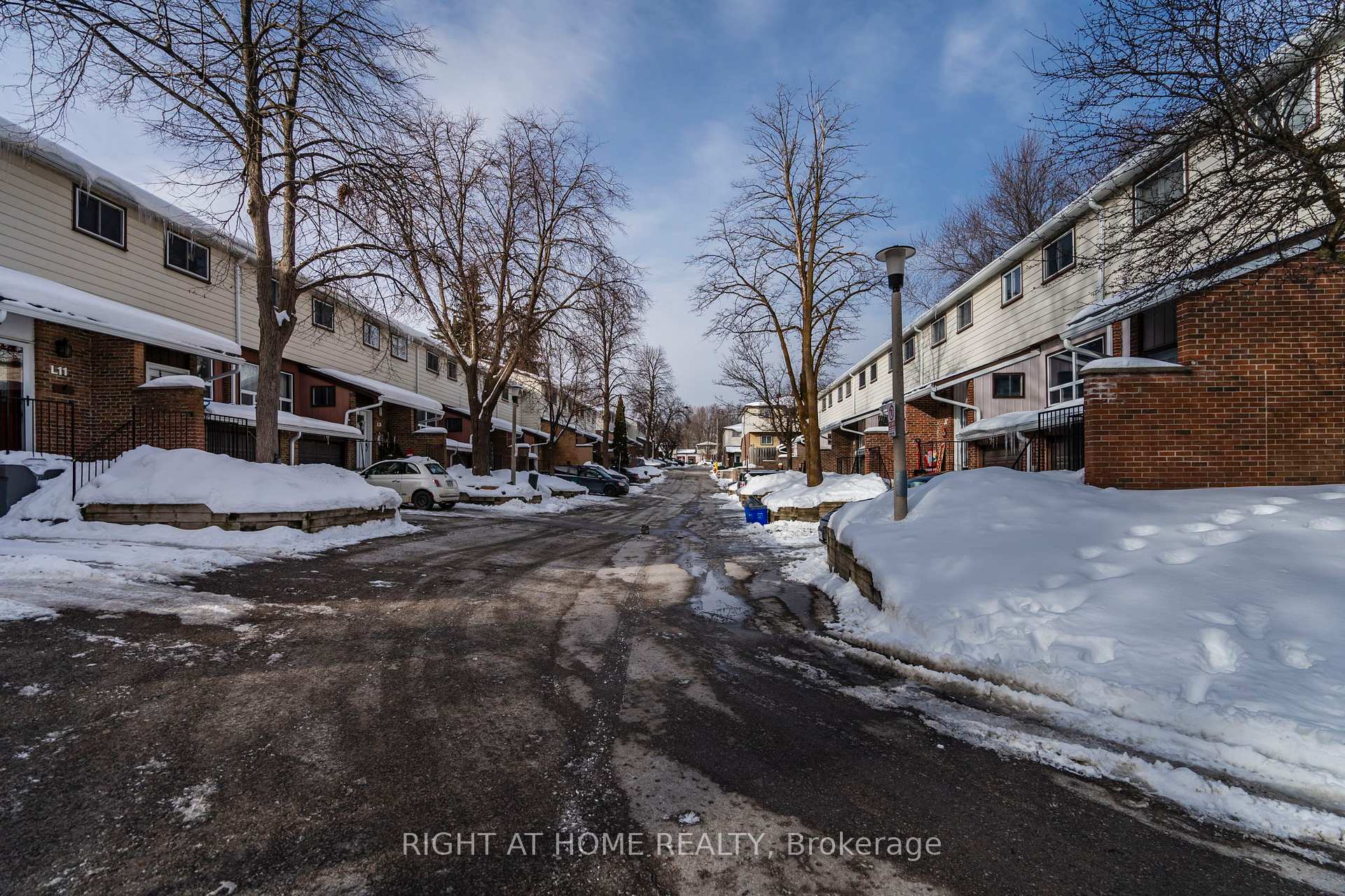 Photo 4 of Unit J5, 63 Ferris Lane, Barrie, Cundles East — HOMEH