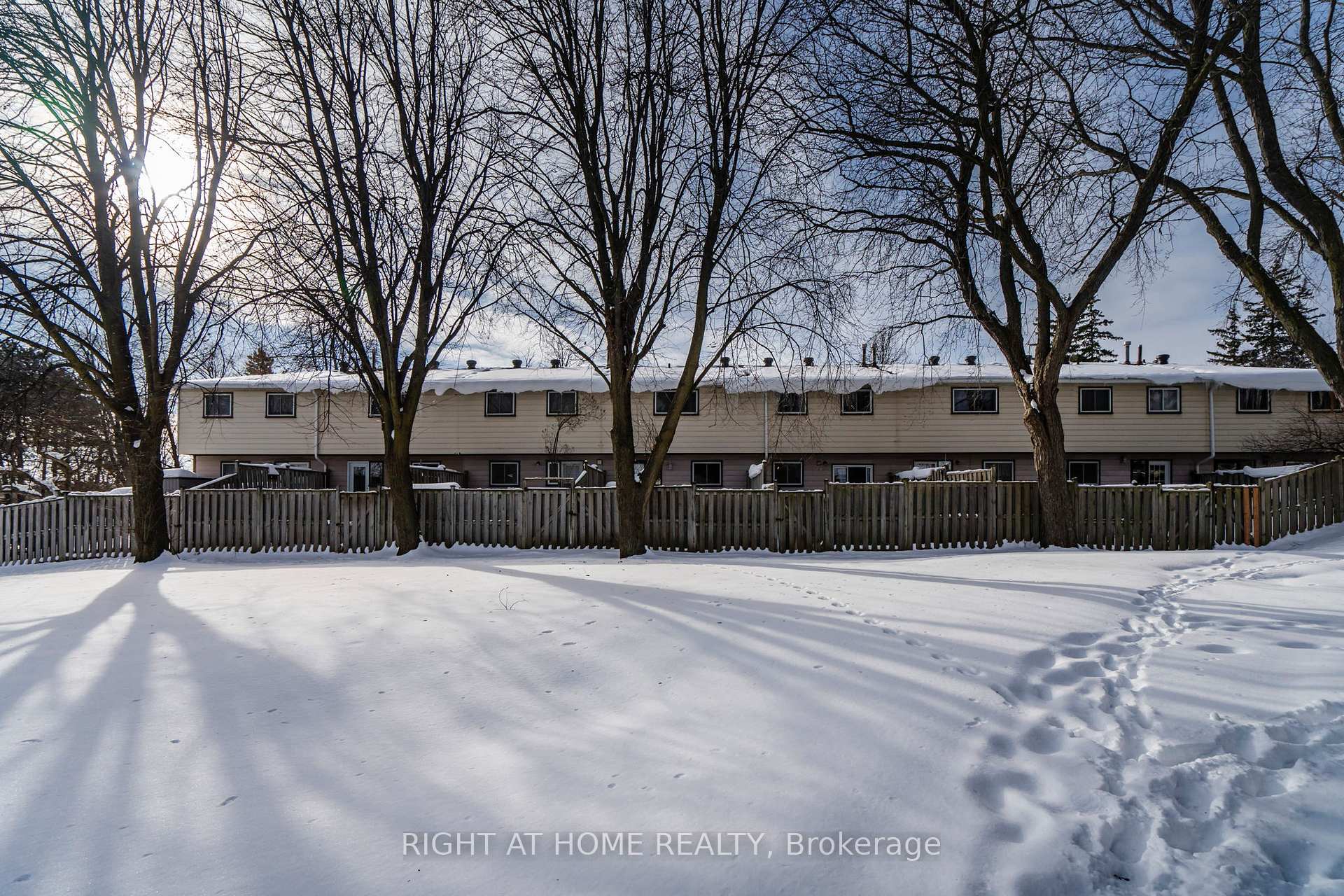 Photo 8 of Unit J5, 63 Ferris Lane, Barrie, Cundles East — HOMEH