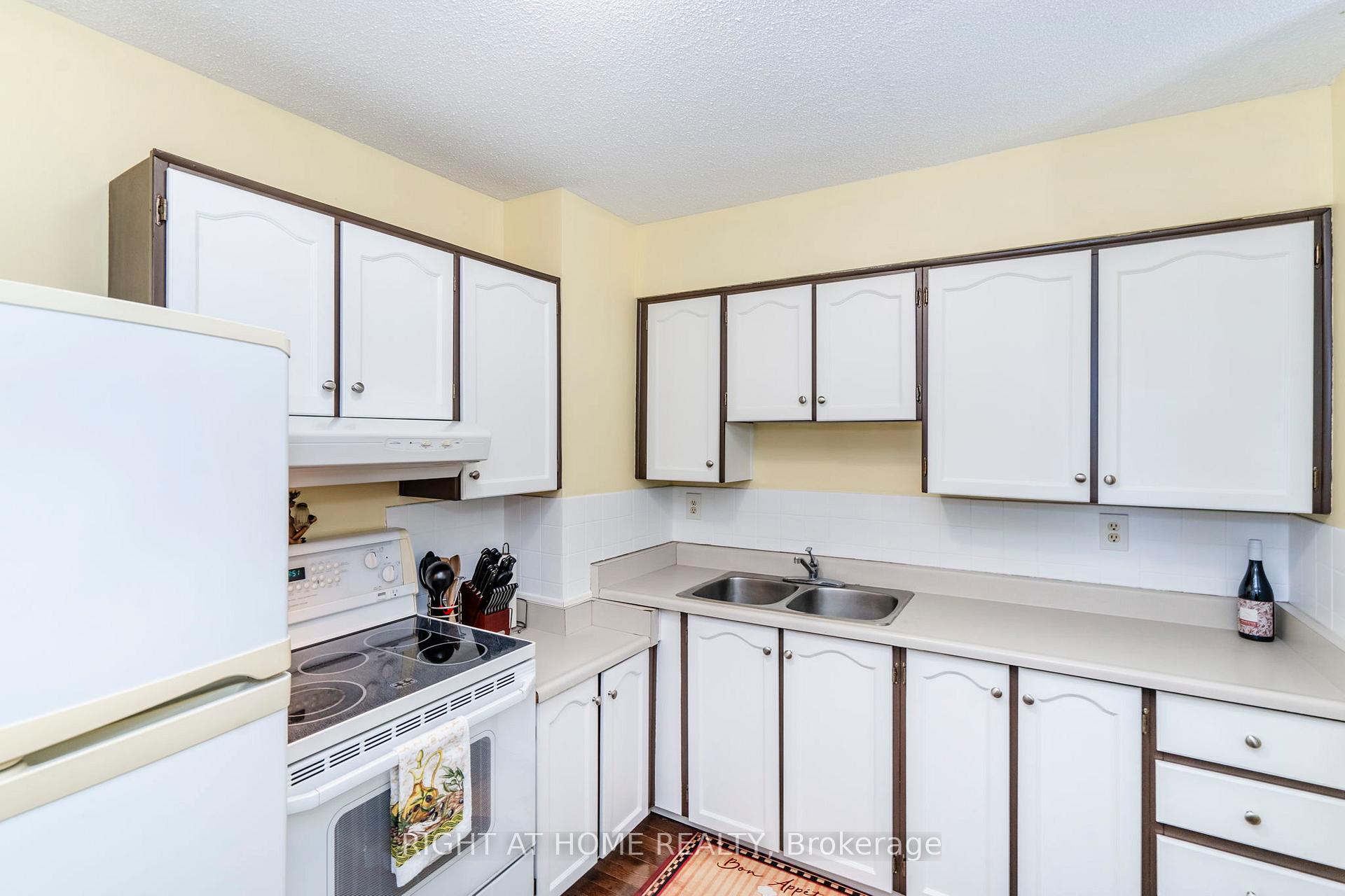 Photo 10 of Unit J5, 63 Ferris Lane, Barrie, Cundles East — HOMEH