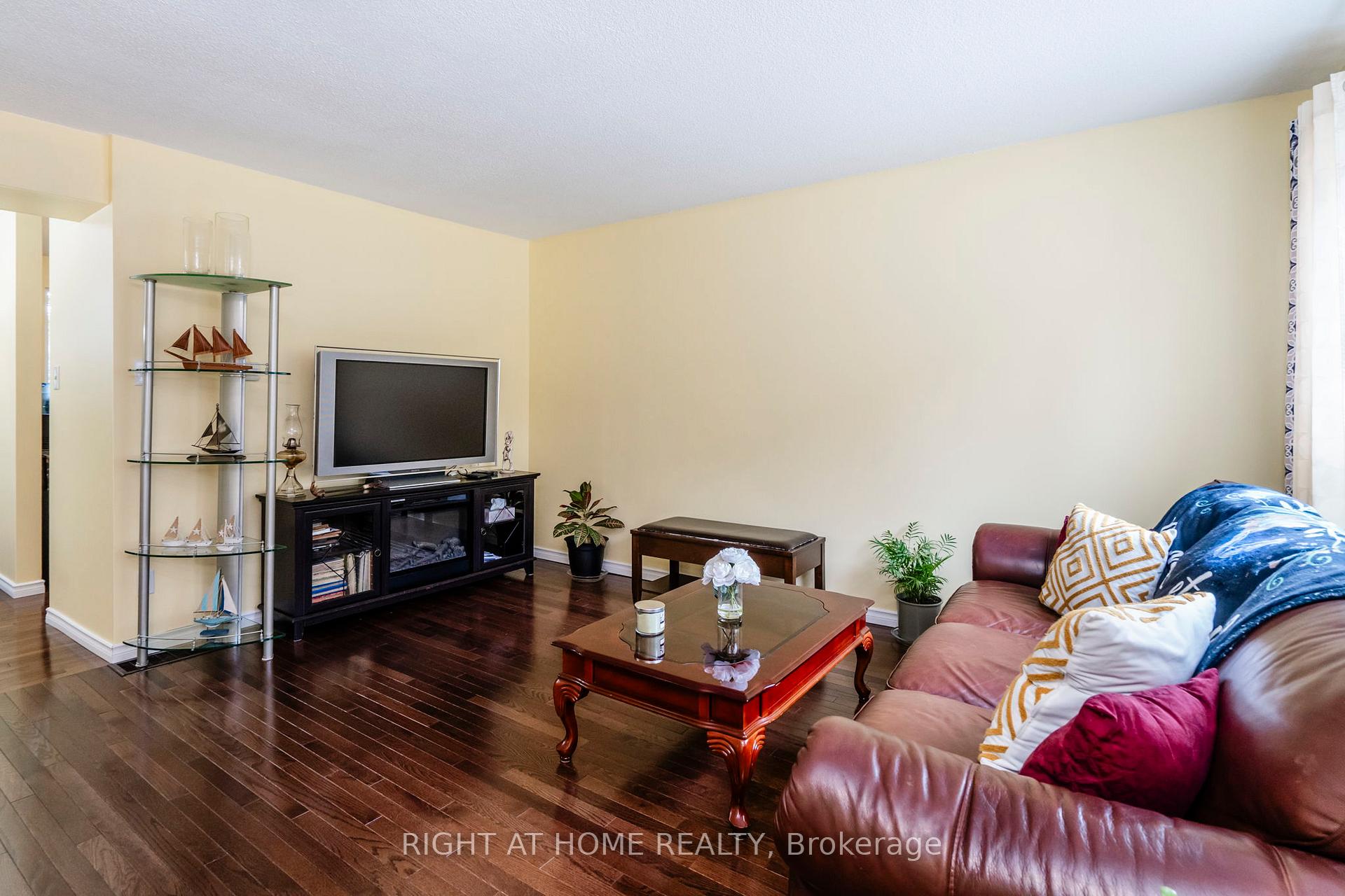 Photo 16 of Unit J5, 63 Ferris Lane, Barrie, Cundles East — HOMEH