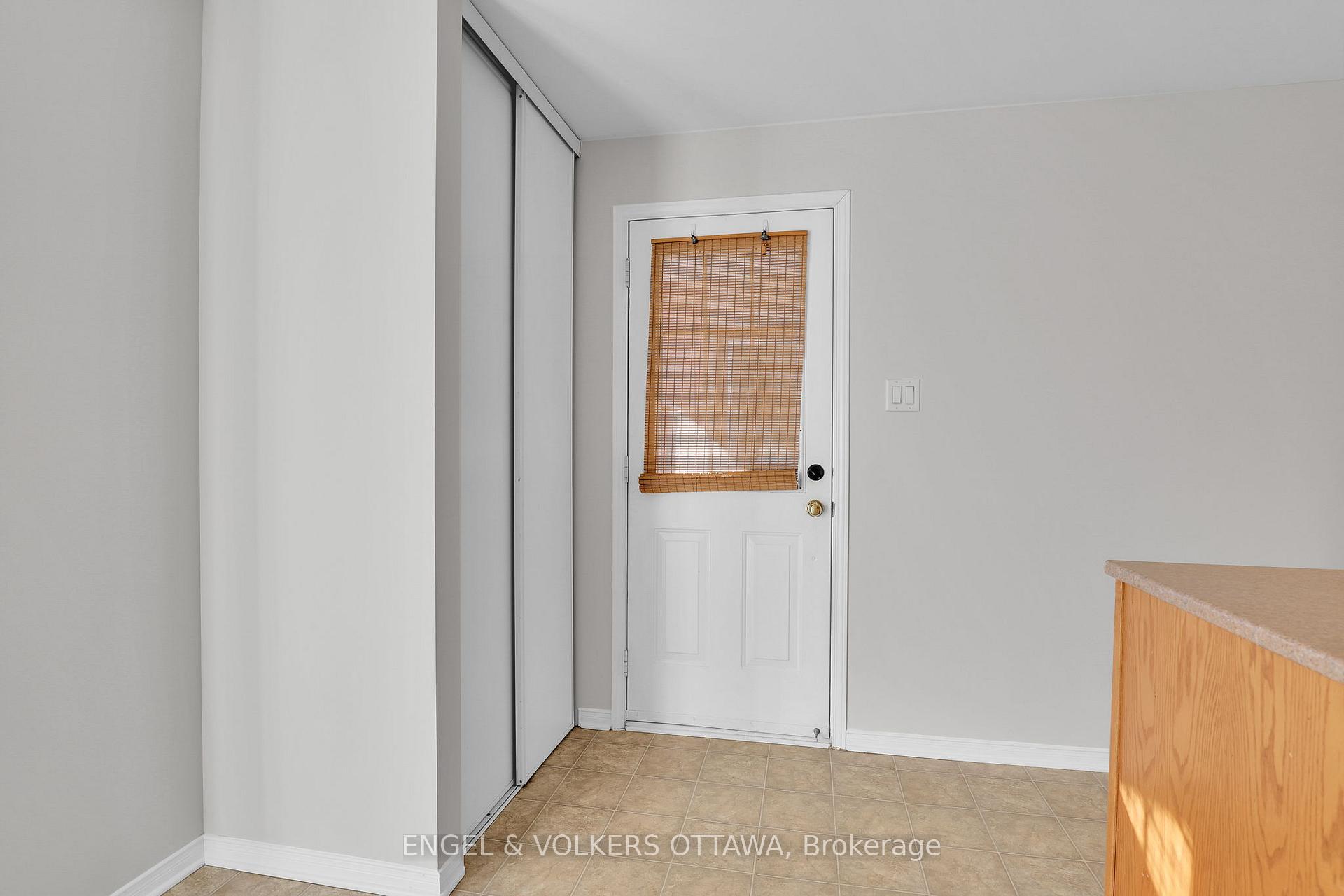 Photo 4 of Unit 10, 811 Longfields Drive, Ottawa, Barrhaven - Longfields — HOMEH