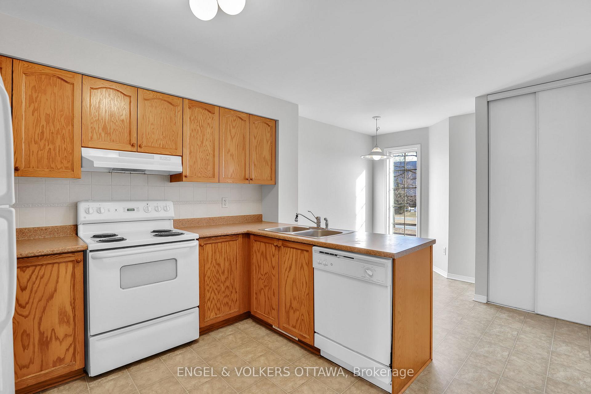 Photo 6 of Unit 10, 811 Longfields Drive, Ottawa, Barrhaven - Longfields — HOMEH