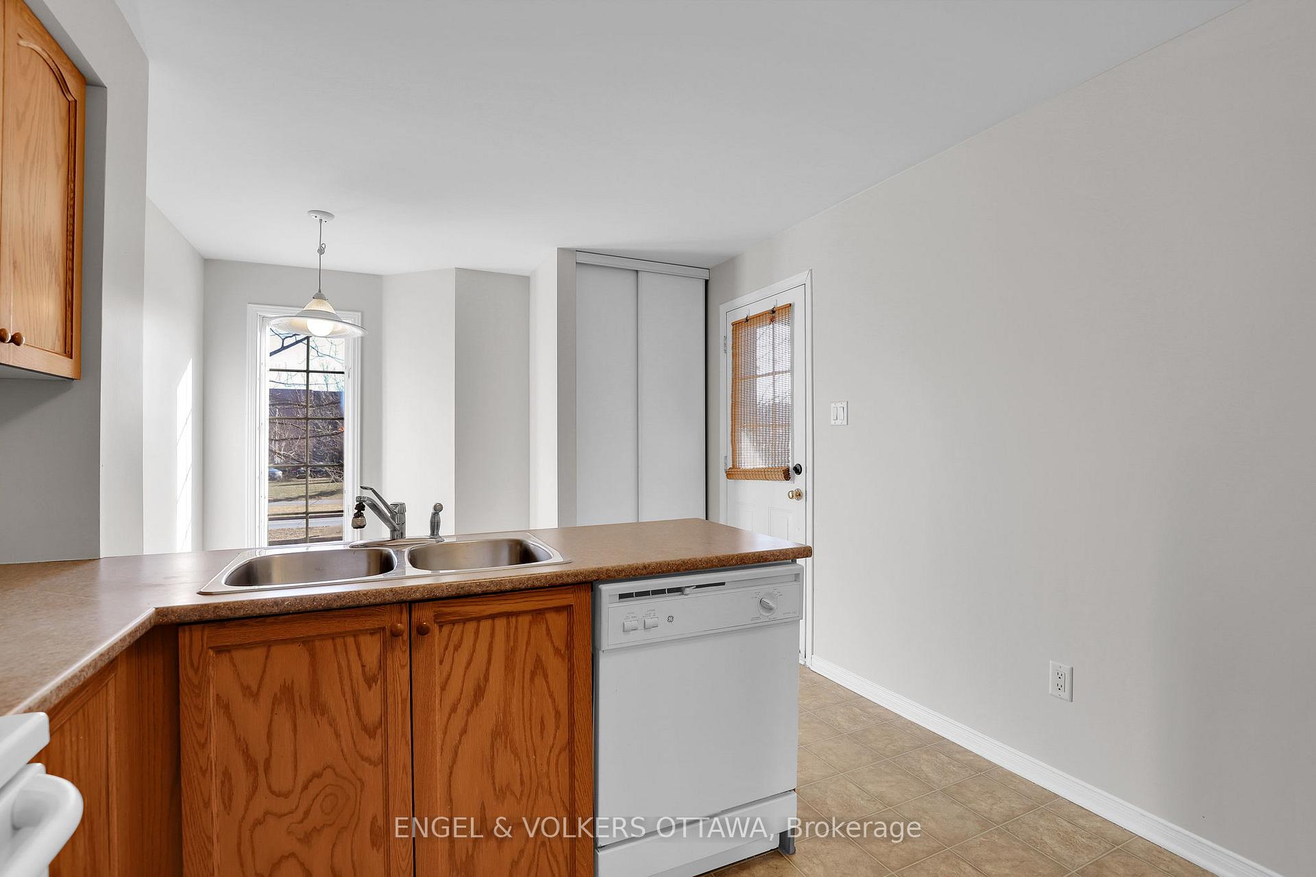 Photo 8 of Unit 10, 811 Longfields Drive, Ottawa, Barrhaven - Longfields — HOMEH