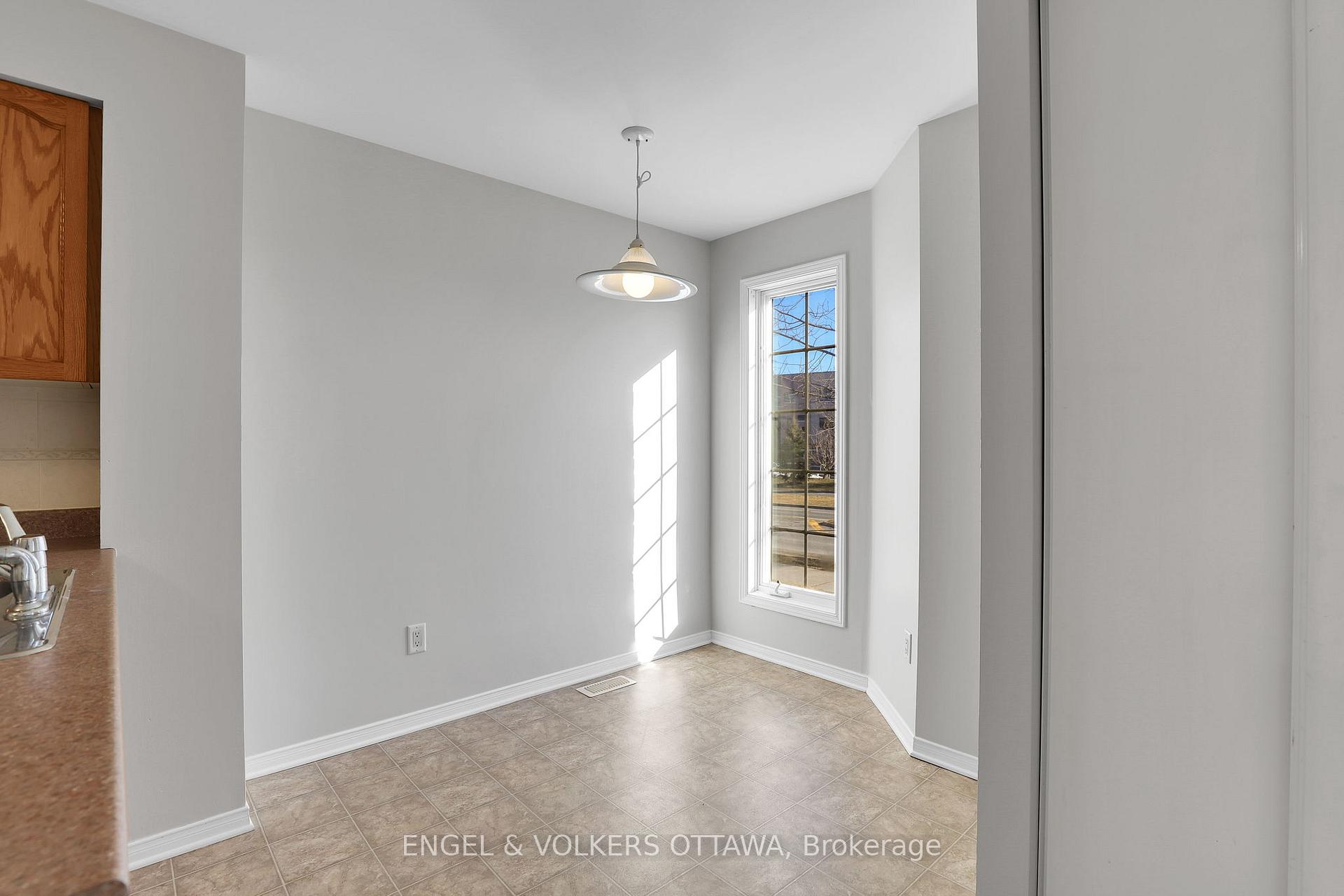 Photo 11 of Unit 10, 811 Longfields Drive, Ottawa, Barrhaven - Longfields — HOMEH
