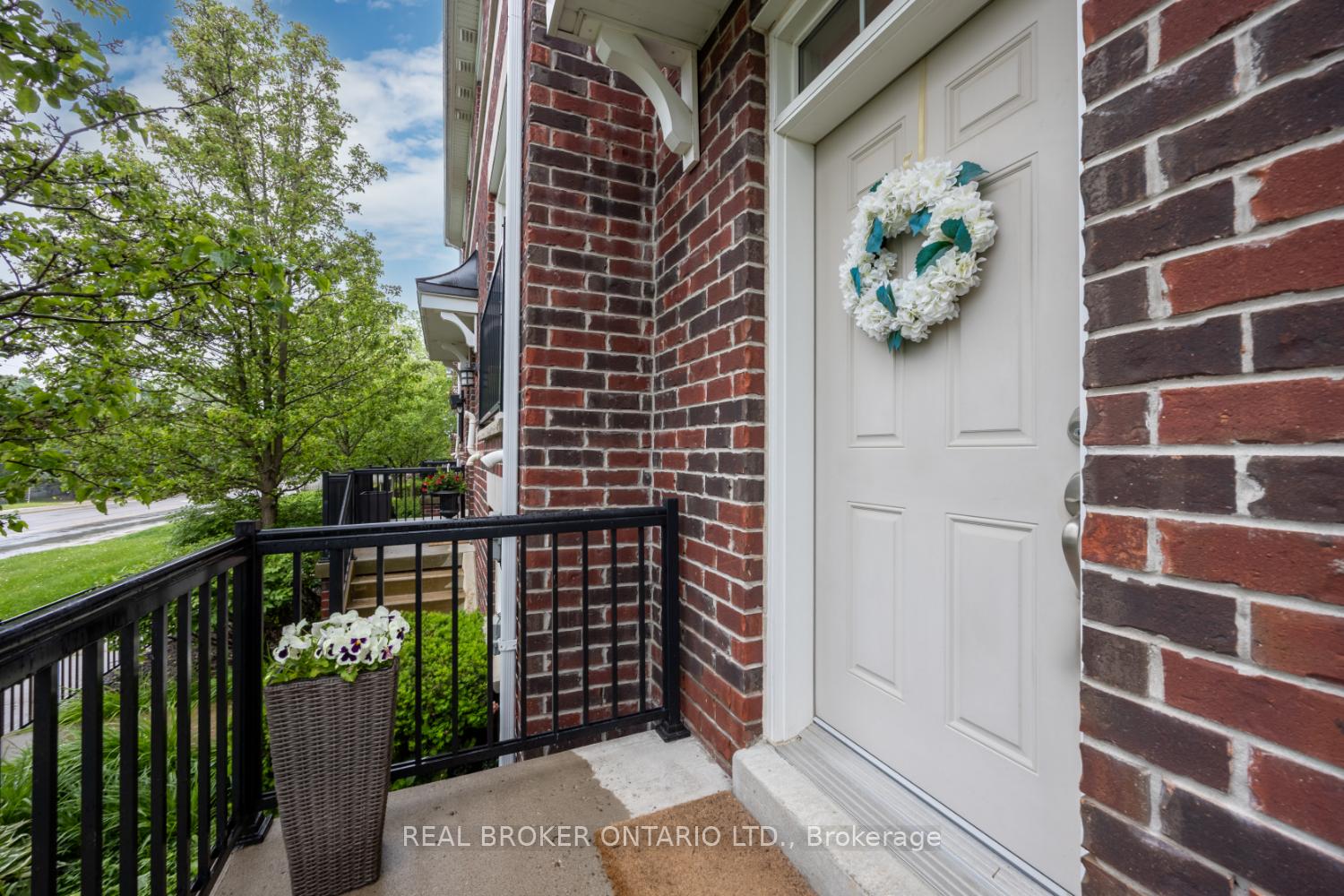 Photo 3 of Unit 9, 571 Longworth Avenue, Clarington, Bowmanville — HOMEH