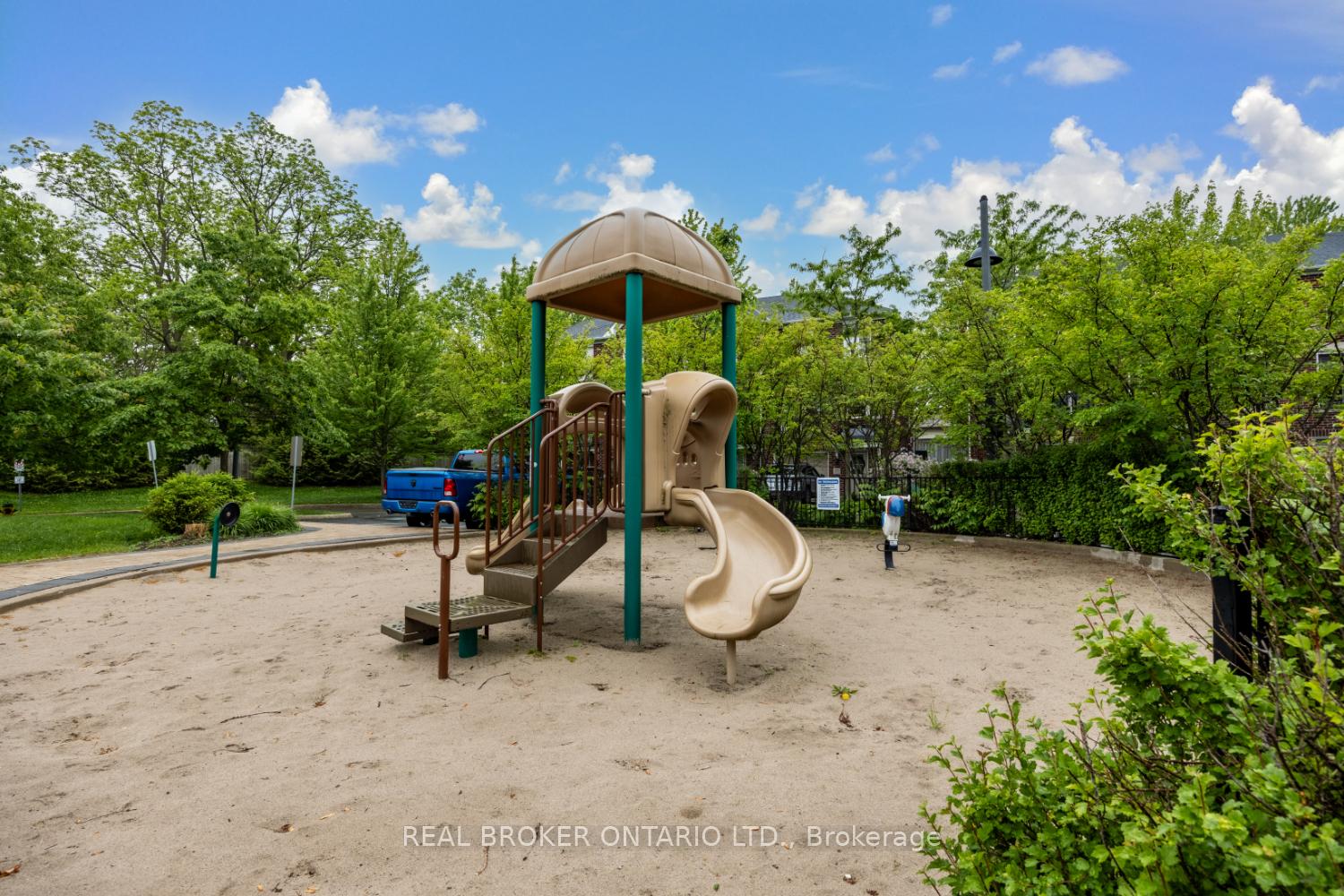 Photo 46 of Unit 9, 571 Longworth Avenue, Clarington, Bowmanville — HOMEH