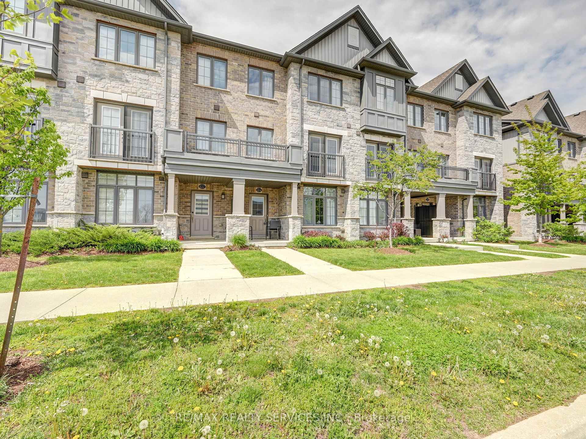 Photo 2 of Unit 8, 224 Thomas Slee Drive, Kitchener — HOMEH
