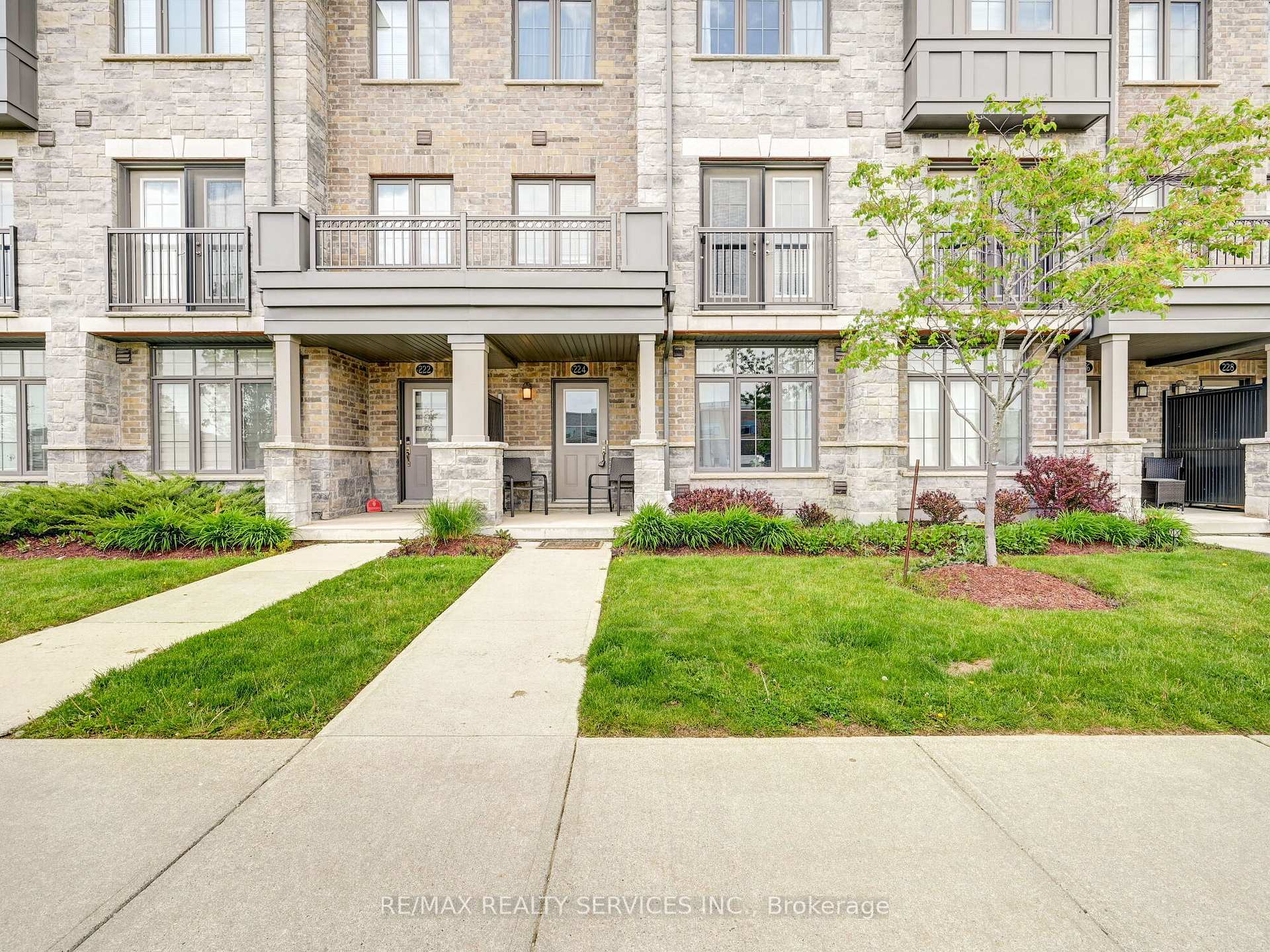 Photo 4 of Unit 8, 224 Thomas Slee Drive, Kitchener — HOMEH