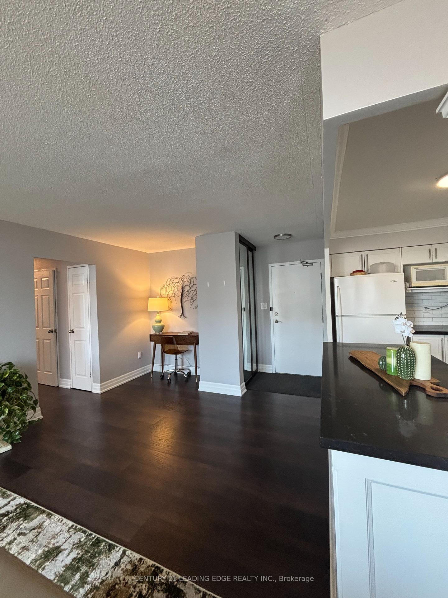 Photo 3 of Unit 1704, 10 Edgecliff Golfway, Toronto, Flemingdon Park — HOMEH