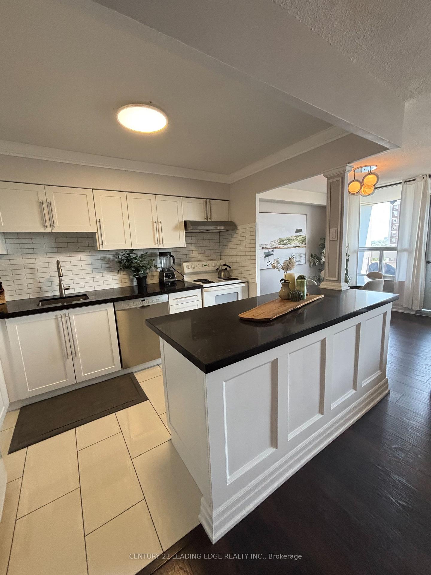 Photo 5 of Unit 1704, 10 Edgecliff Golfway, Toronto, Flemingdon Park — HOMEH