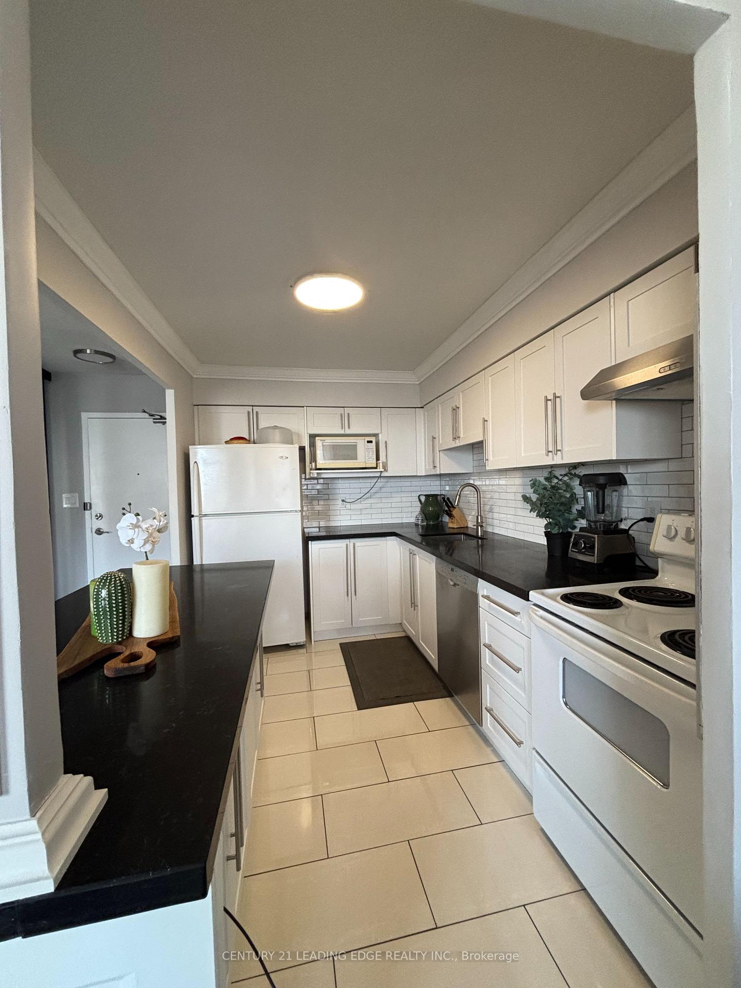 Photo 7 of Unit 1704, 10 Edgecliff Golfway, Toronto, Flemingdon Park — HOMEH