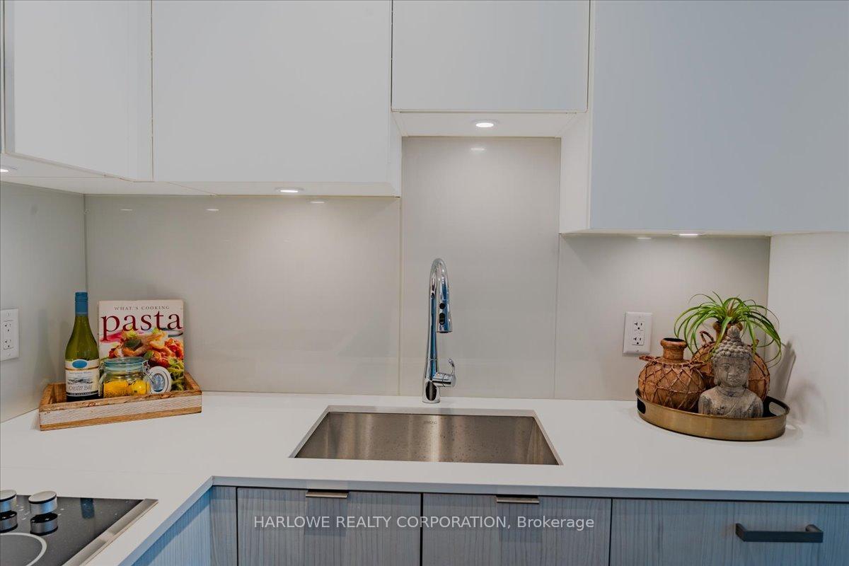 Photo 4 of Unit PH12, 195 Redpath Avenue, Toronto, Mount Pleasant West — HOMEH