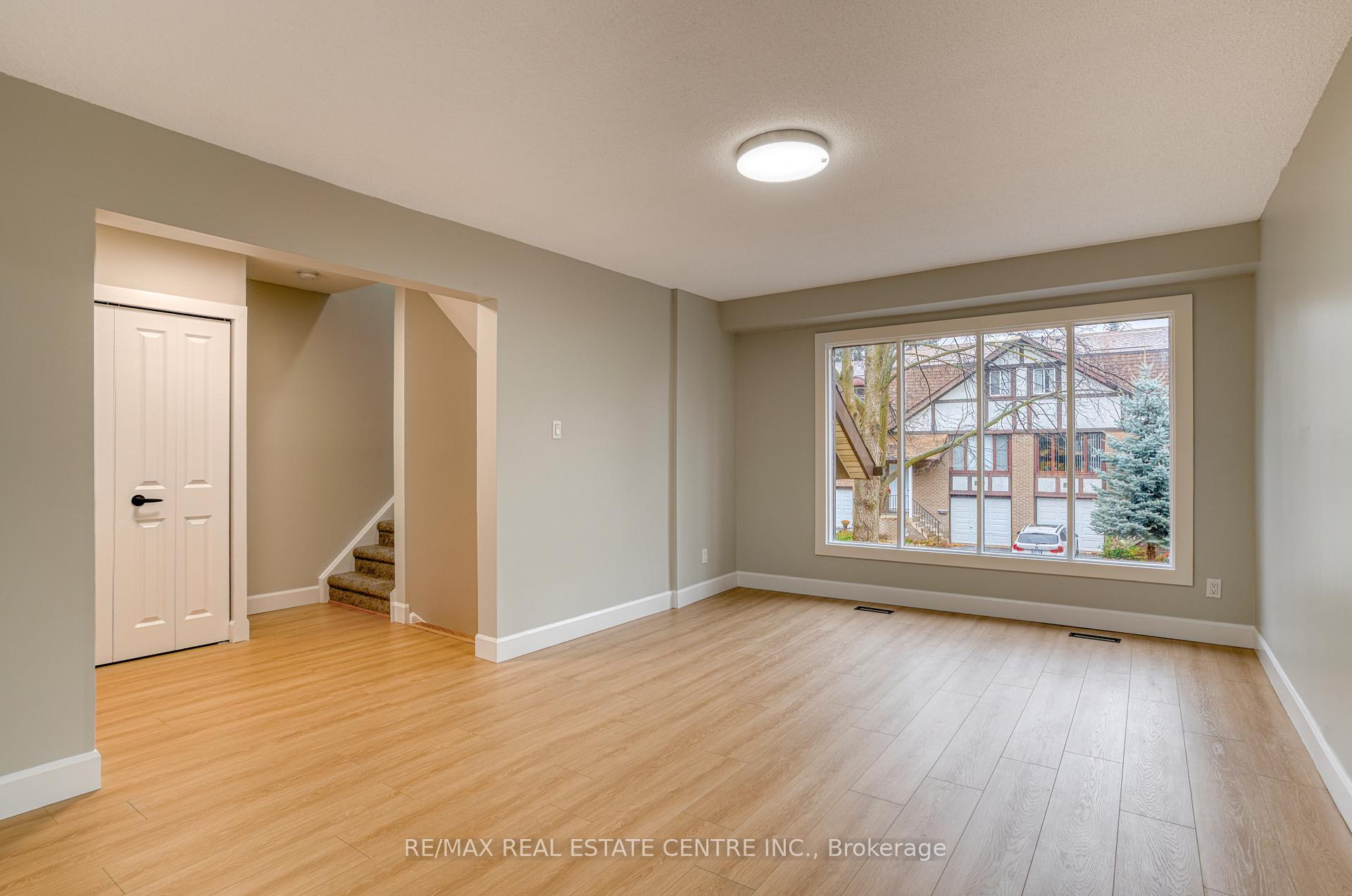 Photo 2 of Unit 27, 49 Cedarwoods Crescent E, Kitchener — HOMEH