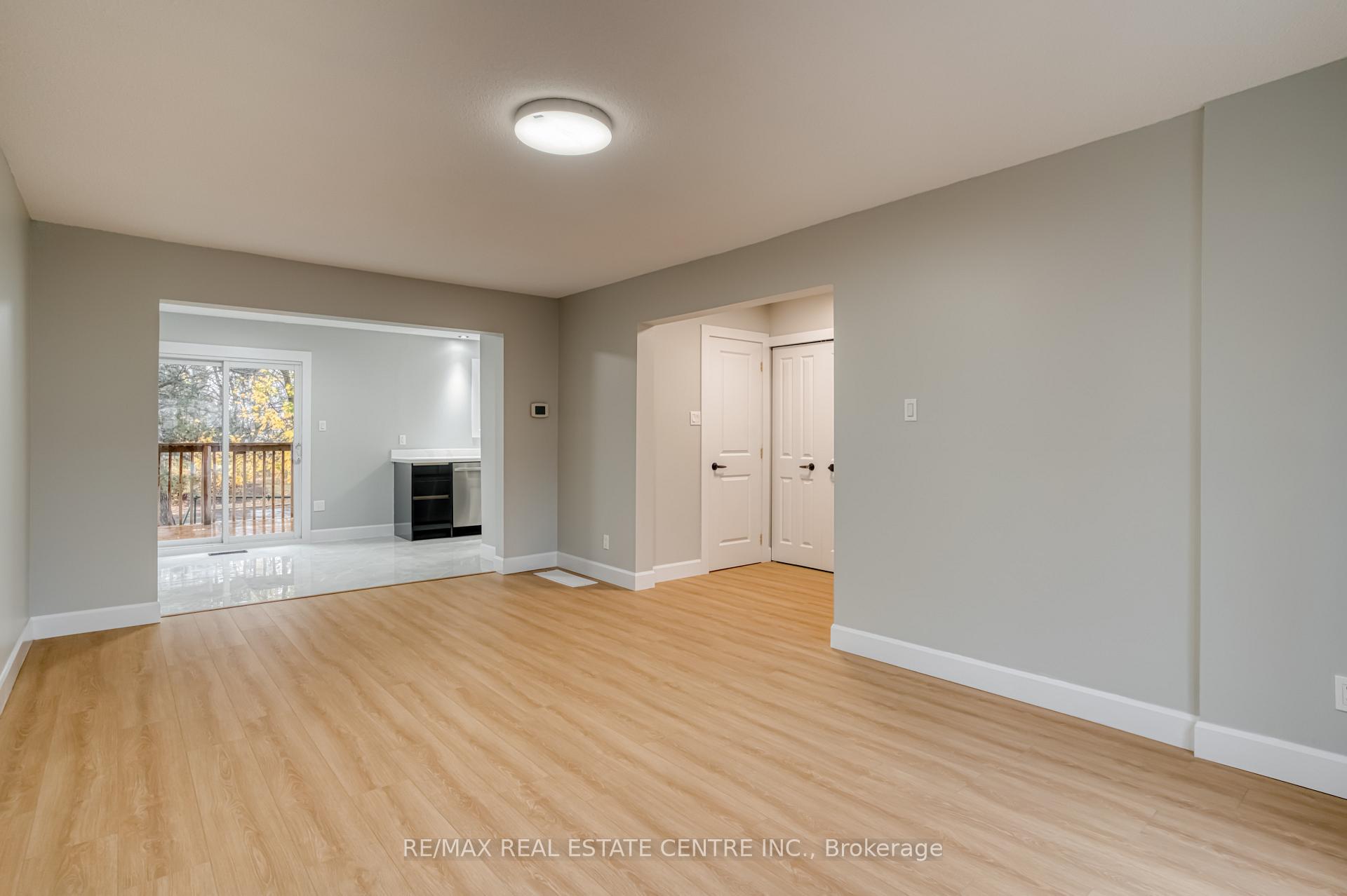 Photo 4 of Unit 27, 49 Cedarwoods Crescent E, Kitchener — HOMEH