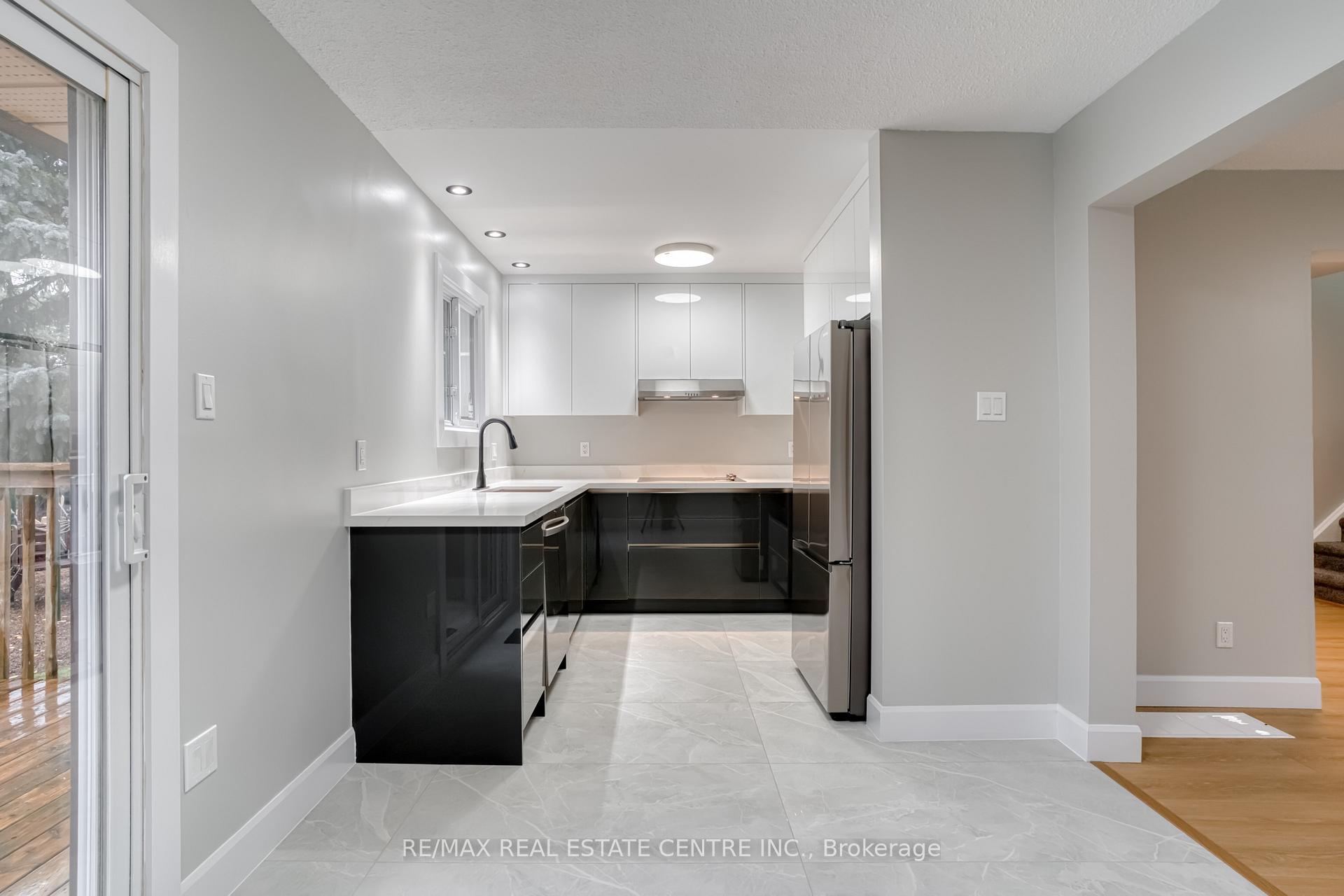 Photo 6 of Unit 27, 49 Cedarwoods Crescent E, Kitchener — HOMEH