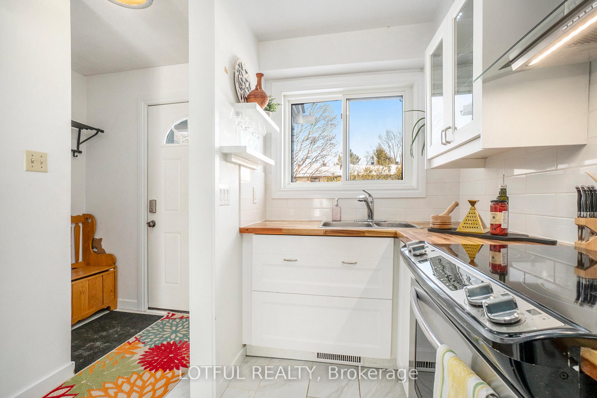 Photo 4 of 4020 Eady Court, Ottawa, Cyrville — HOMEH