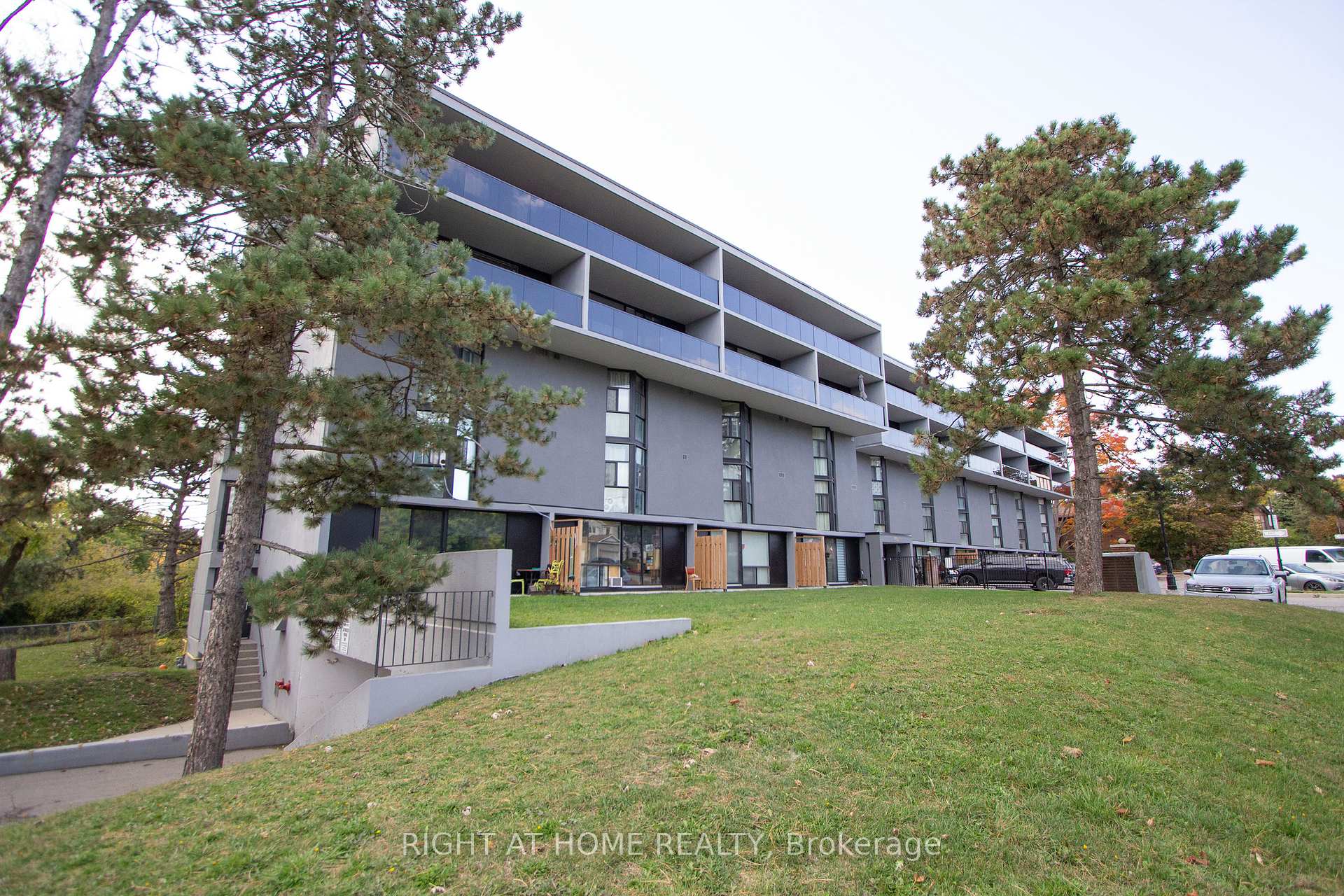 Front of Unit 110, 454 Centre Street S
