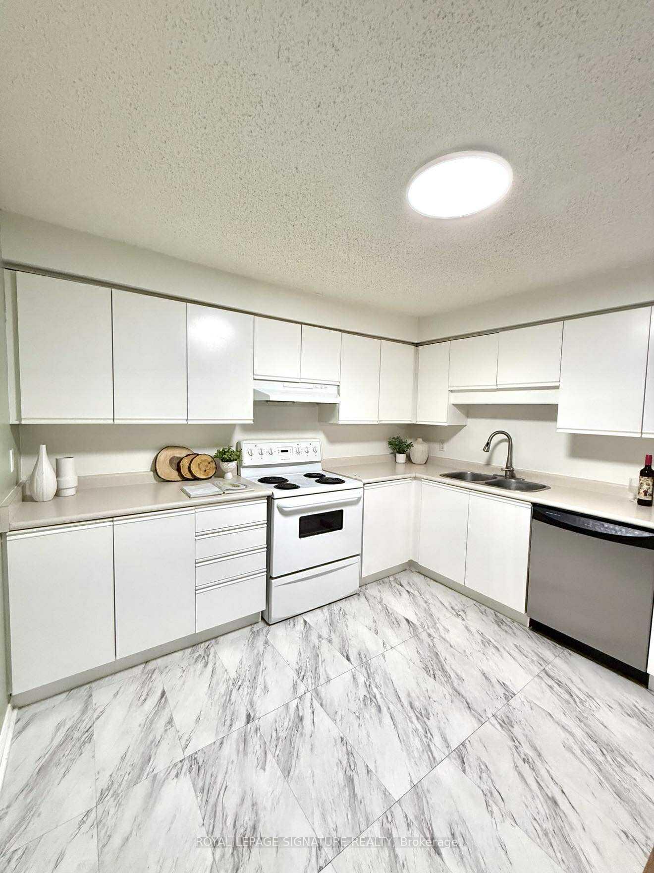 Photo 6 of Unit 1214, 35 Green Valley Drive, Kitchener — HOMEH