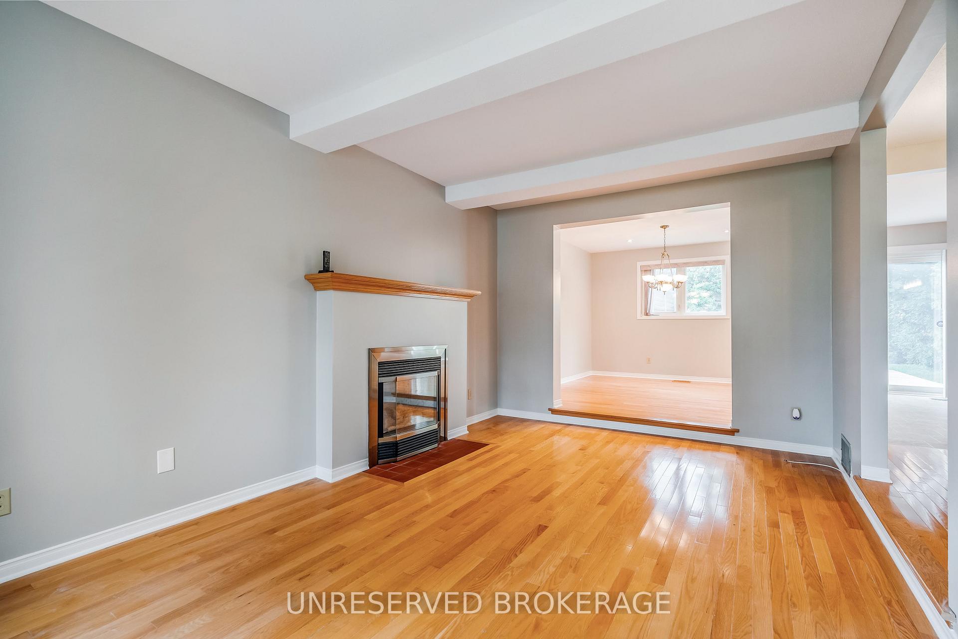 Photo 4 of 1453 Eastcliffe Way, Ottawa, Pineview — HOMEH