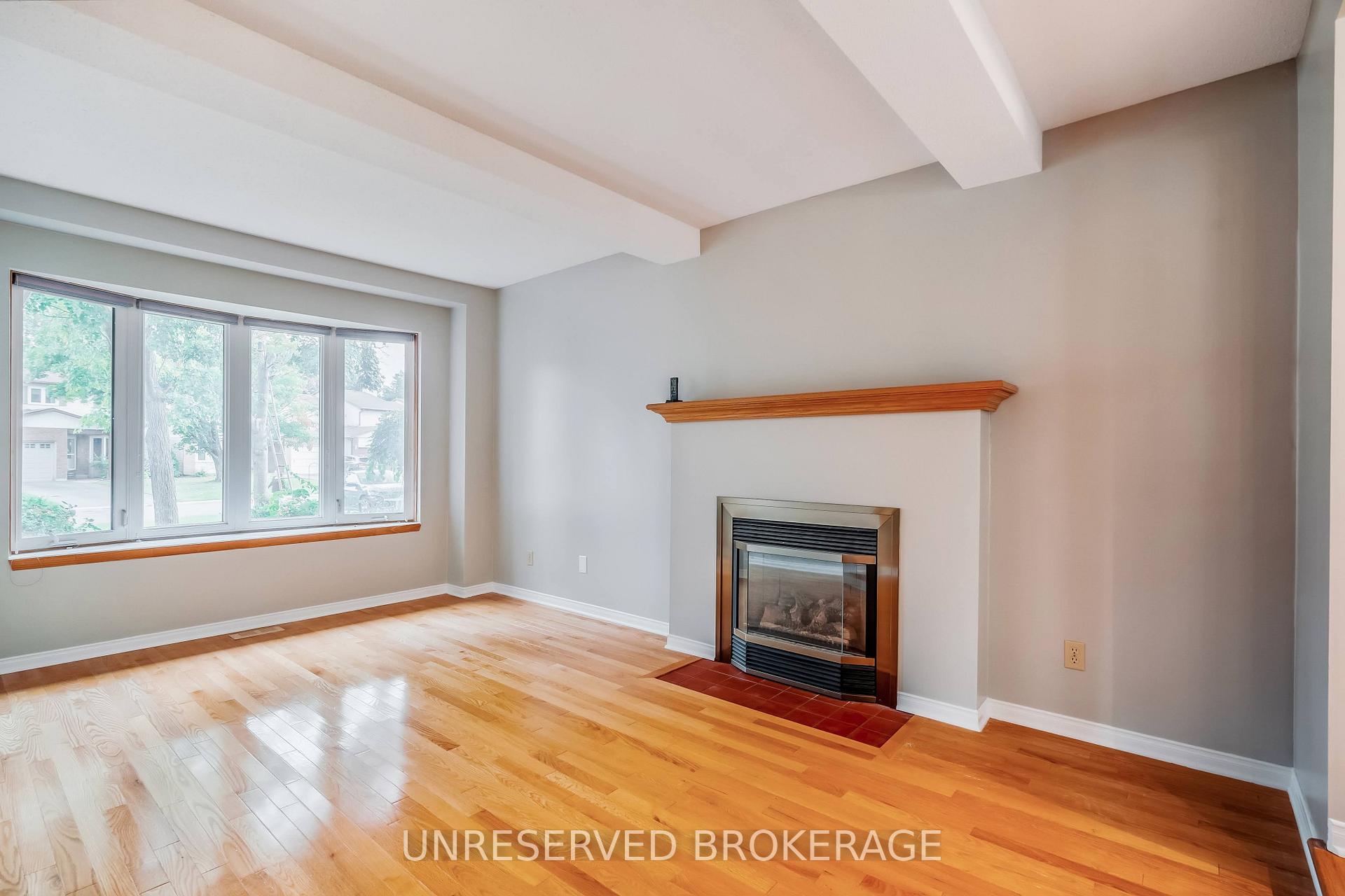 Photo 6 of 1453 Eastcliffe Way, Ottawa, Pineview — HOMEH