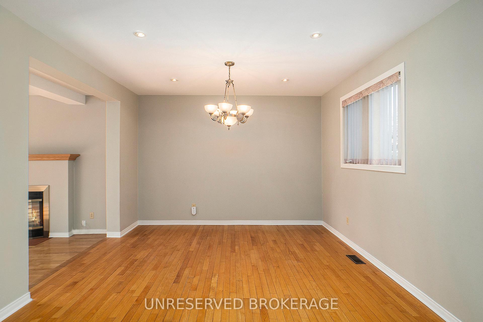 Photo 8 of 1453 Eastcliffe Way, Ottawa, Pineview — HOMEH