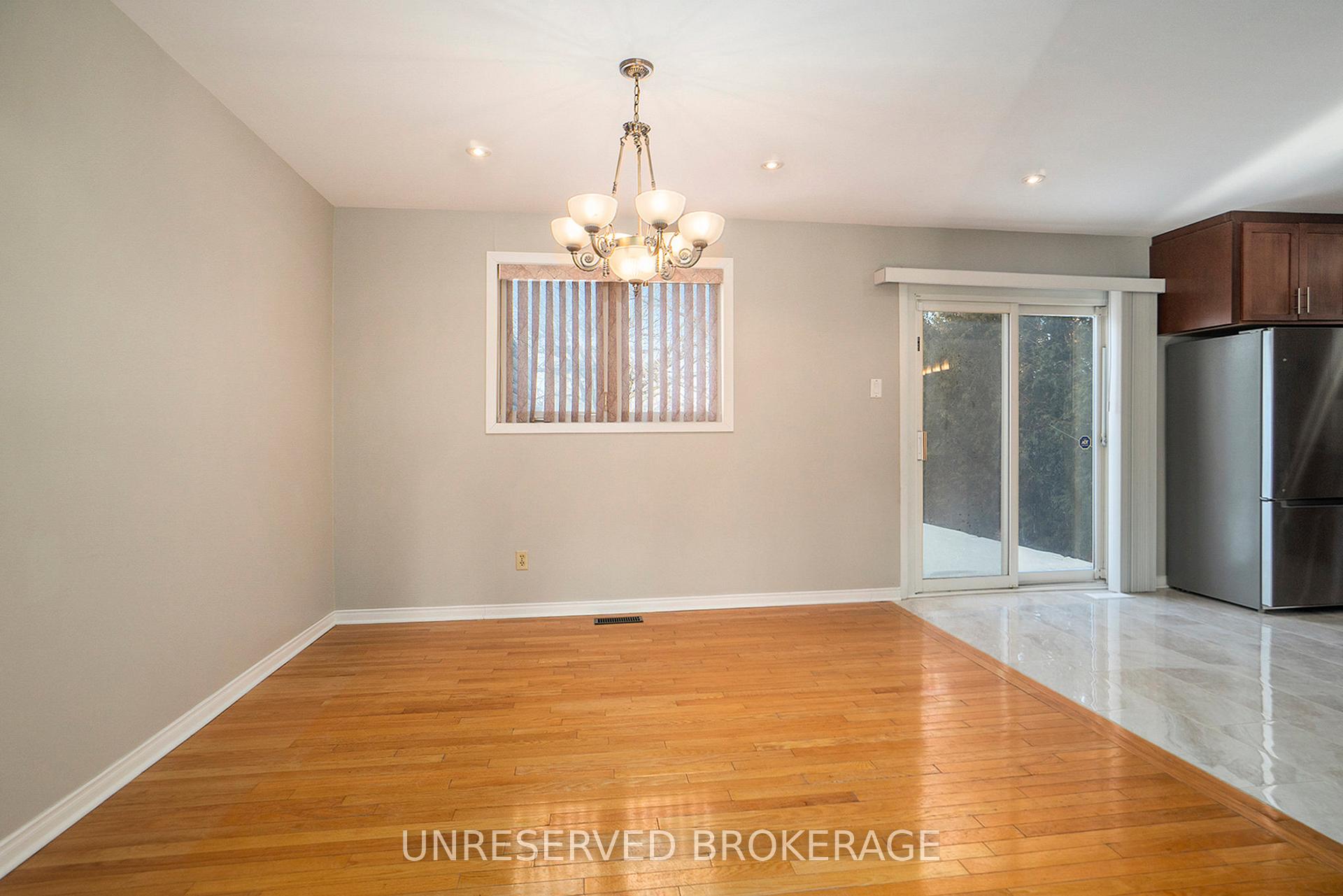 Photo 9 of 1453 Eastcliffe Way, Ottawa, Pineview — HOMEH