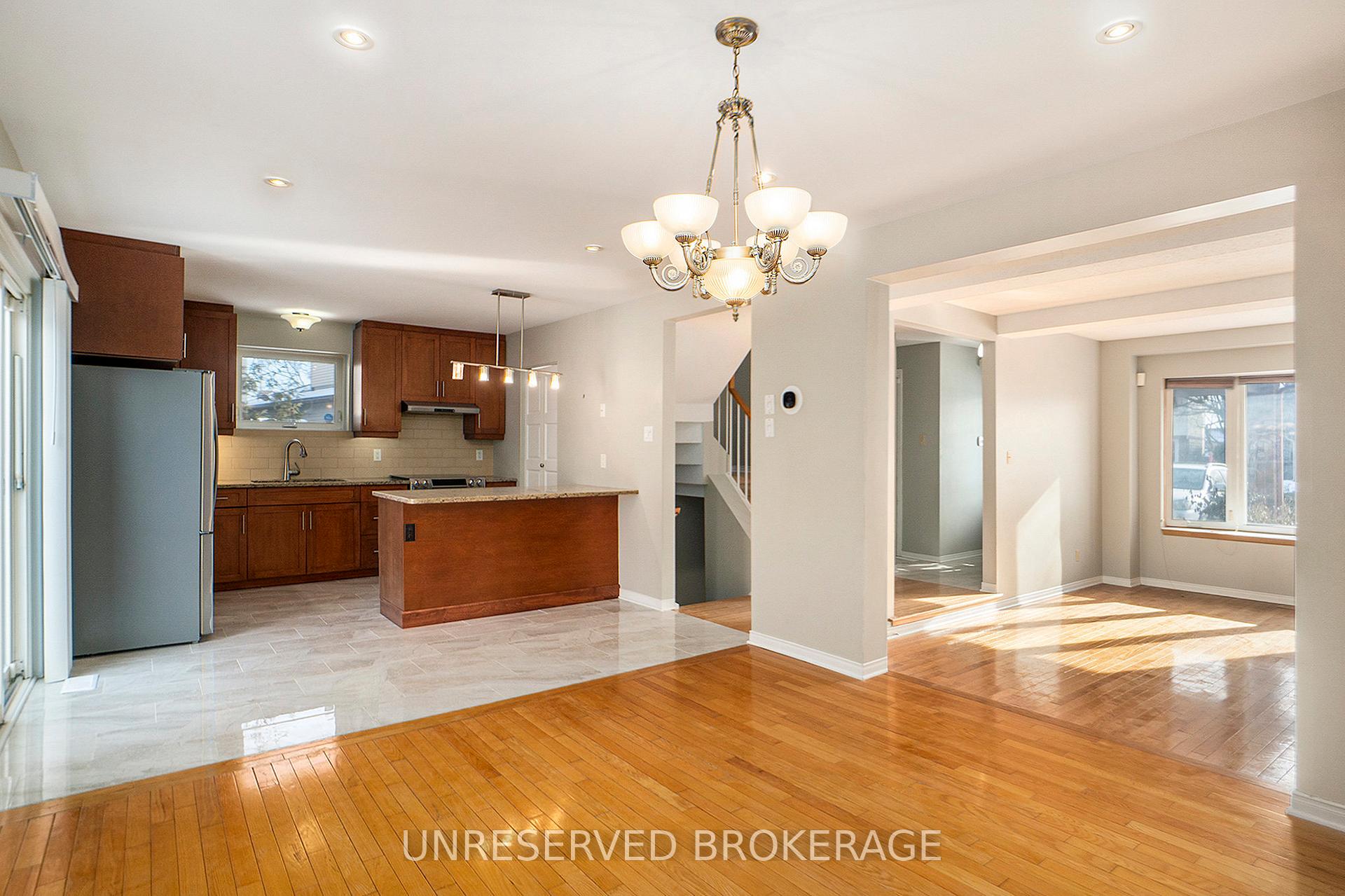Photo 13 of 1453 Eastcliffe Way, Ottawa, Pineview — HOMEH