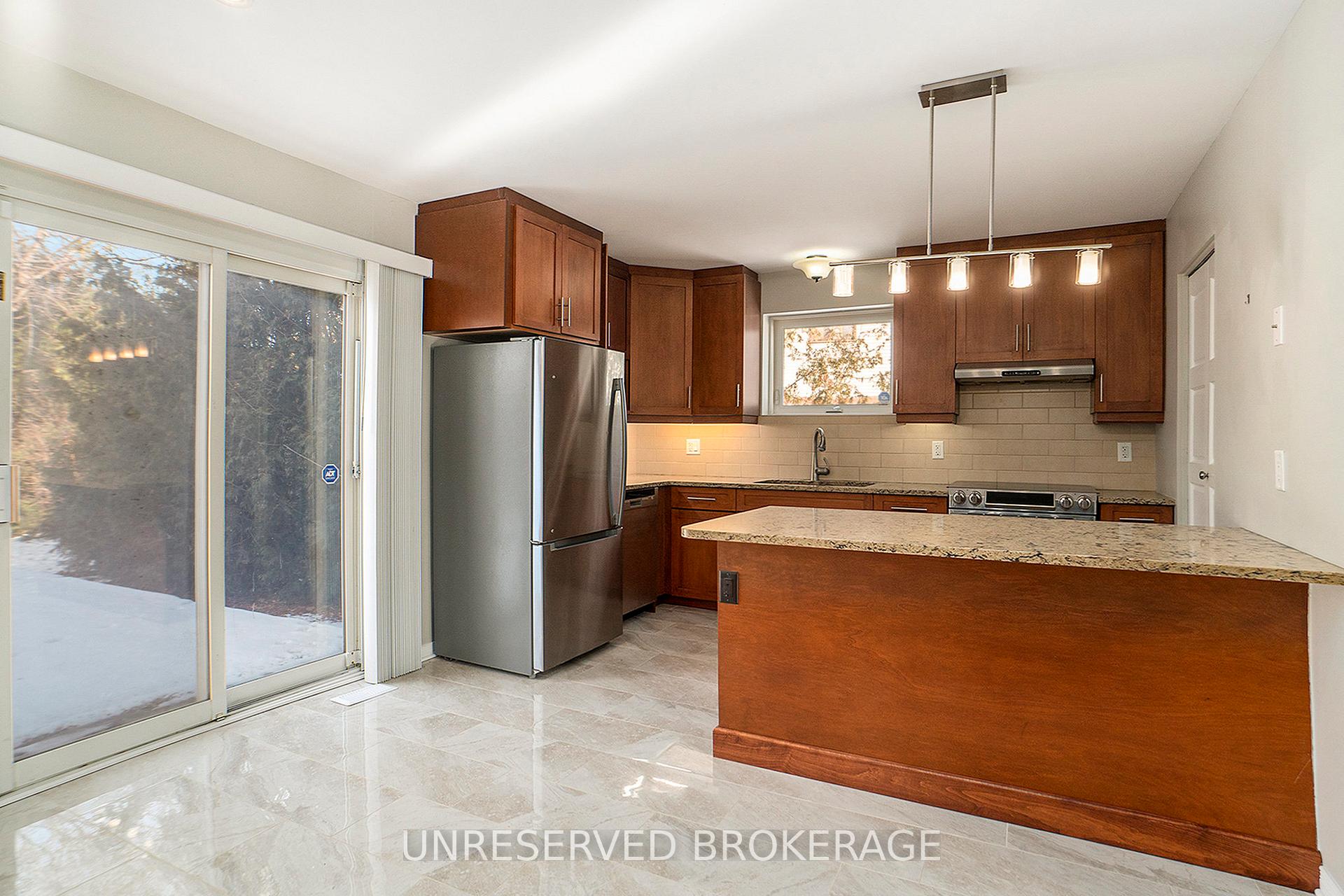 Photo 11 of 1453 Eastcliffe Way, Ottawa, Pineview — HOMEH