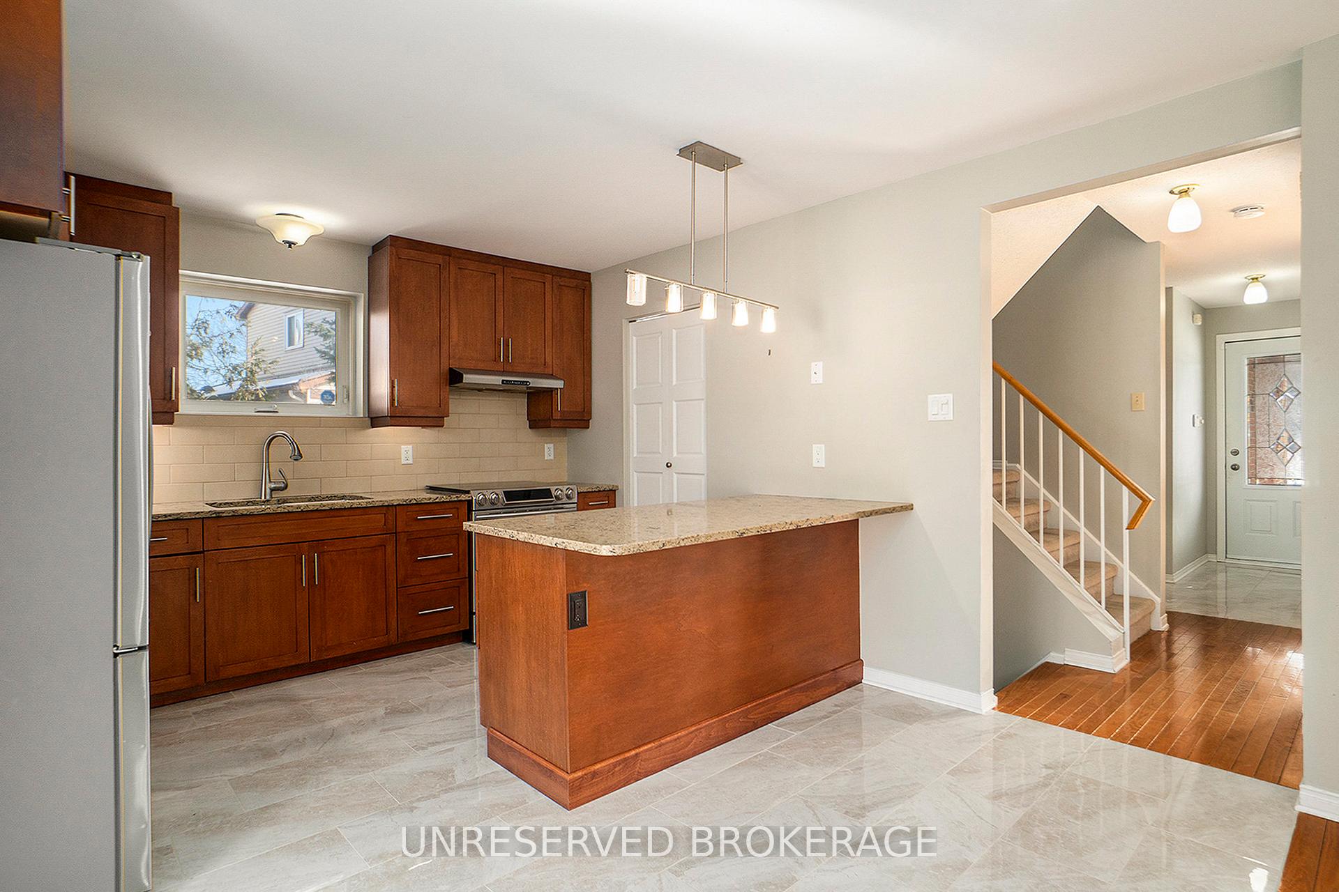 Photo 14 of 1453 Eastcliffe Way, Ottawa, Pineview — HOMEH